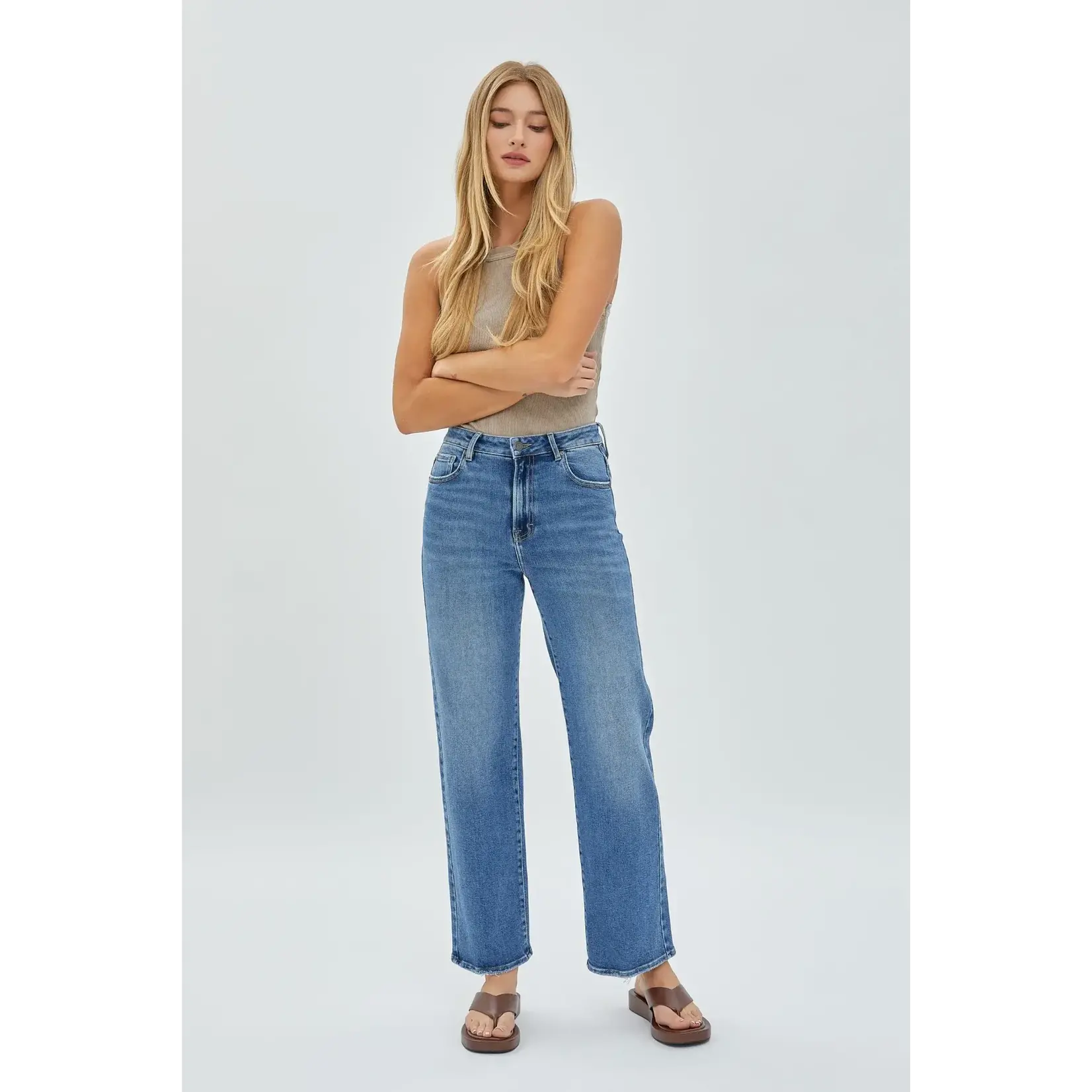 HIDDEN MEDIUM WASH CLEAN STRETCH STRAIGHT LEG