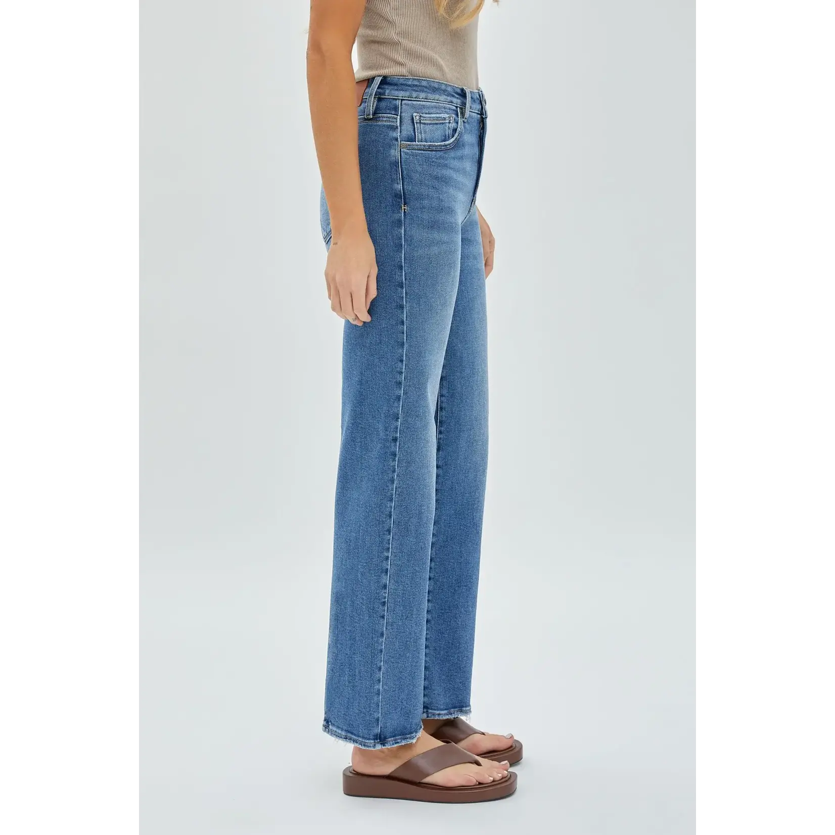 HIDDEN MEDIUM WASH CLEAN STRETCH STRAIGHT LEG