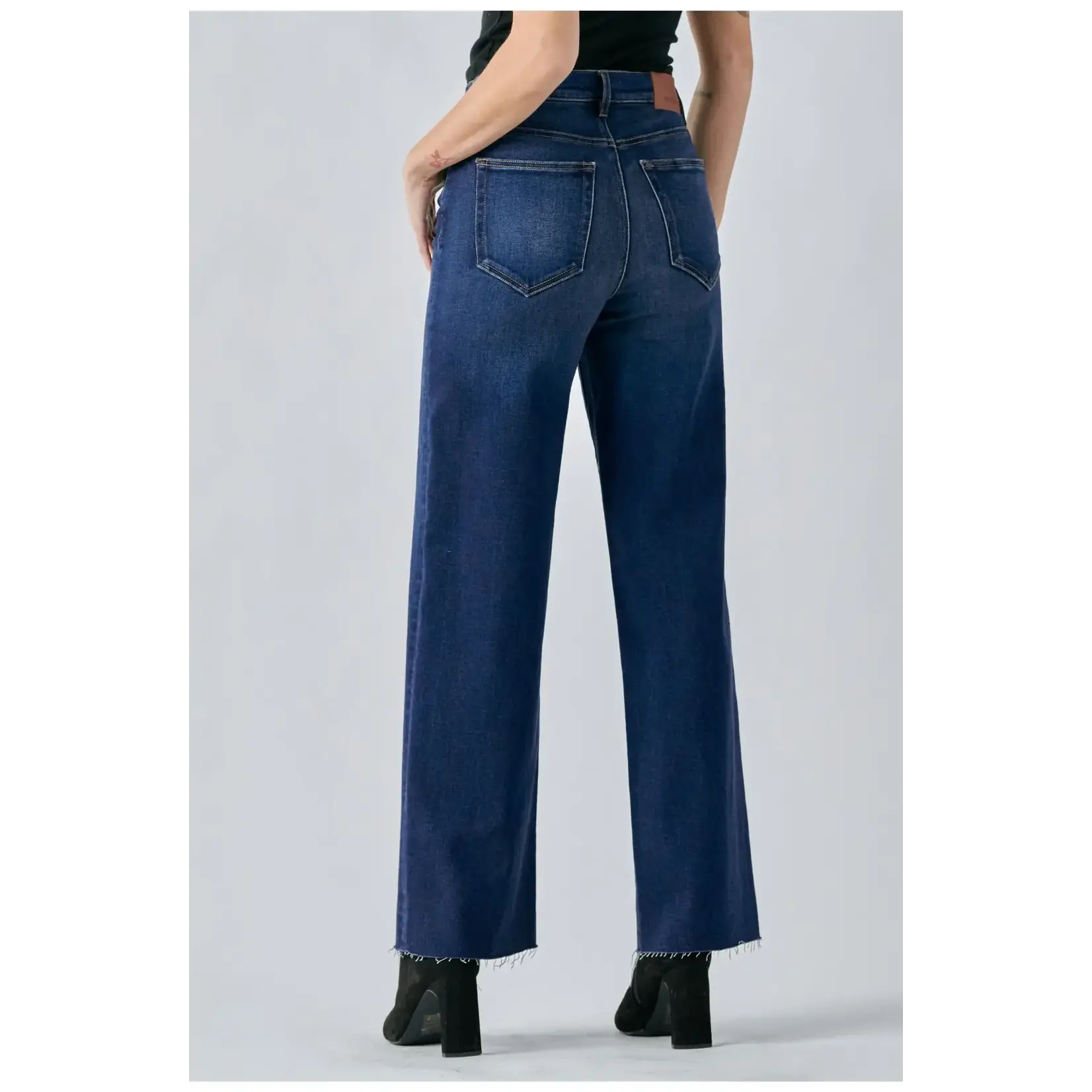 HIDDEN DARK WASH CLEAN STRETCH DAD JEAN