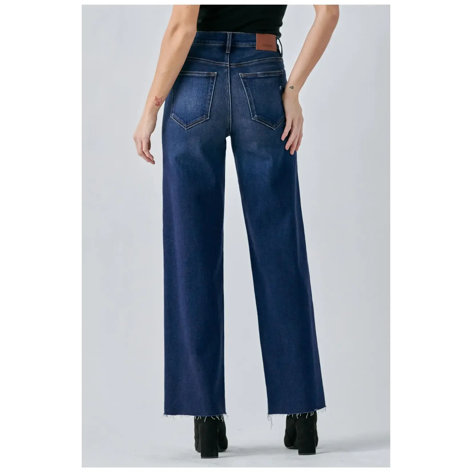 HIDDEN DARK WASH CLEAN STRETCH DAD JEAN