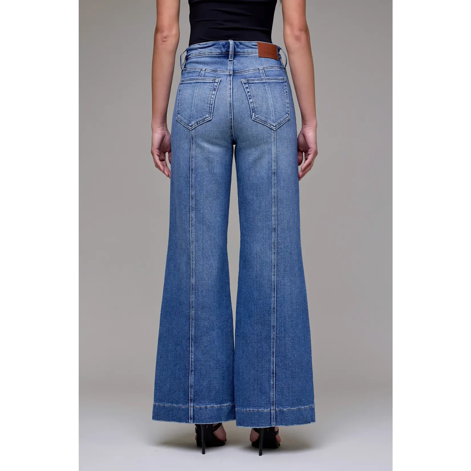 HIDDEN MEDIUM WASH FRONT SEAM FLARE