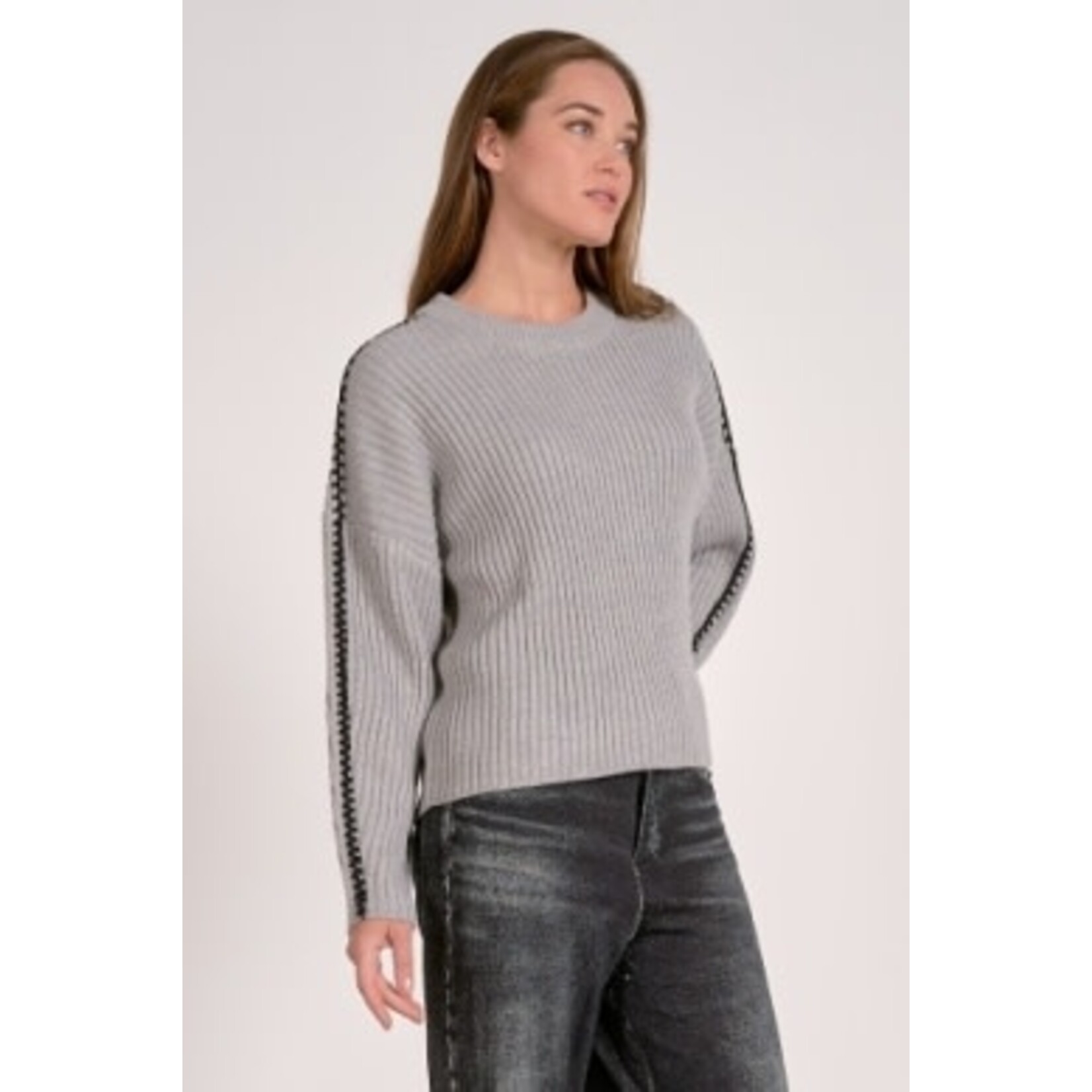 GREY SWEATER WITH BLACK STITCHING