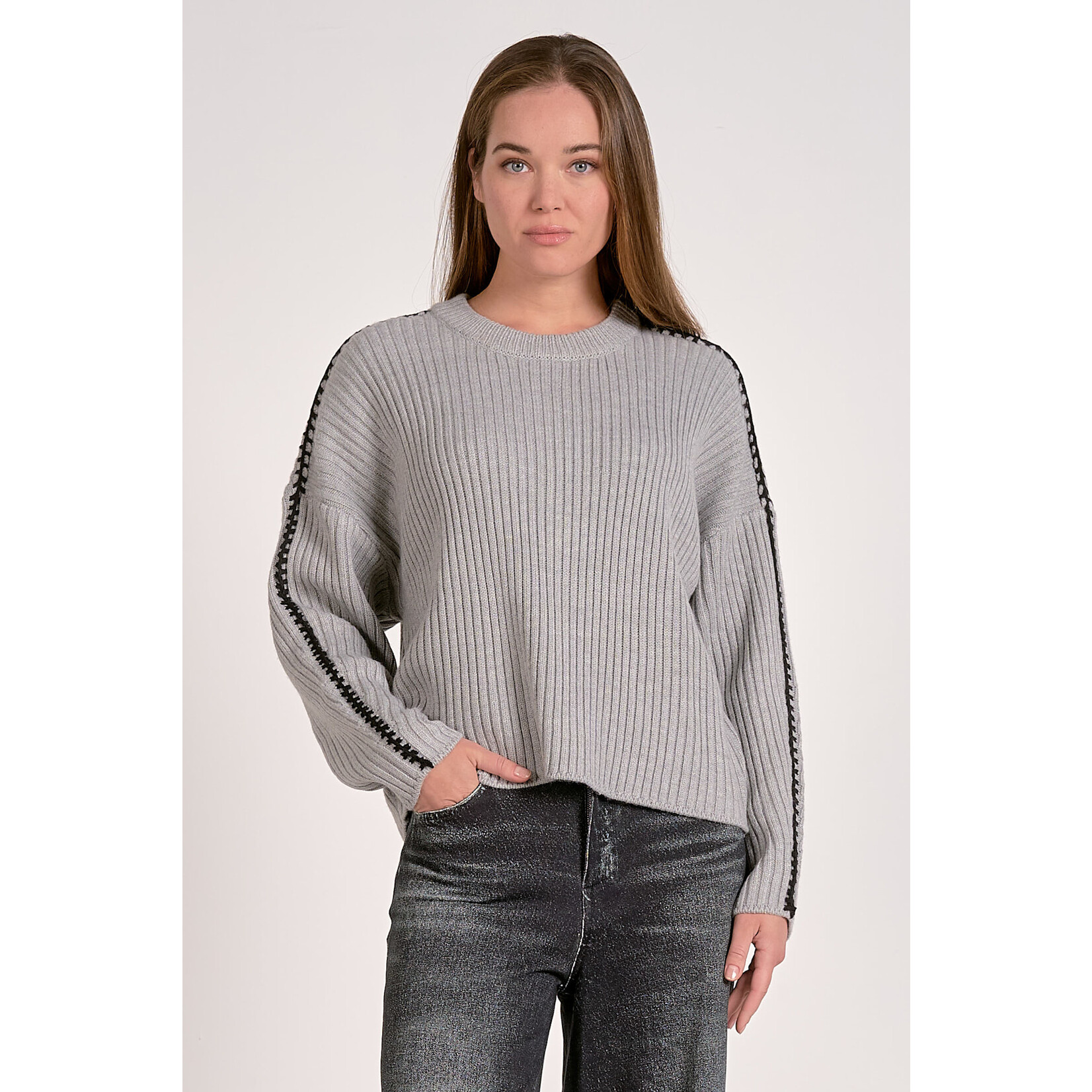GREY SWEATER WITH BLACK STITCHING