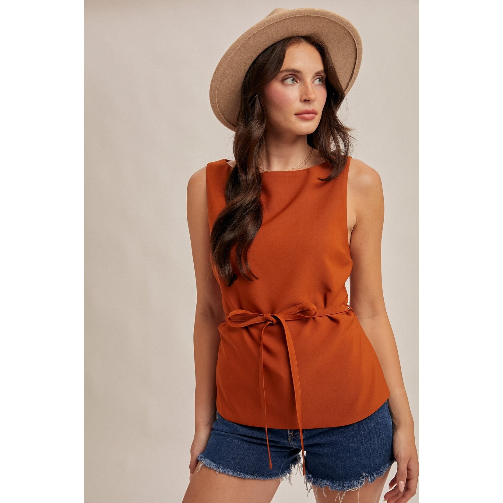 BOAT NECK BELTED TOP