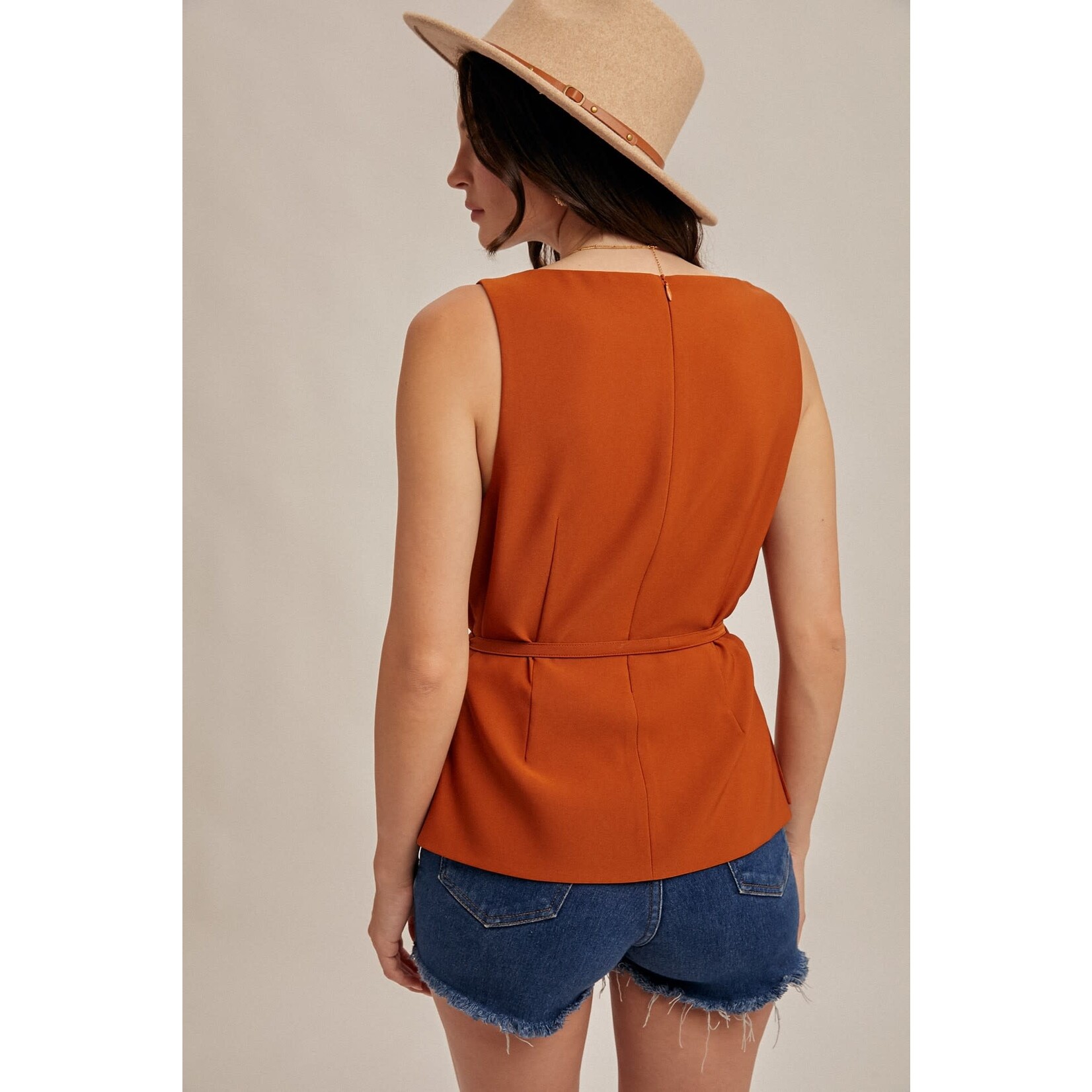BOAT NECK BELTED TOP