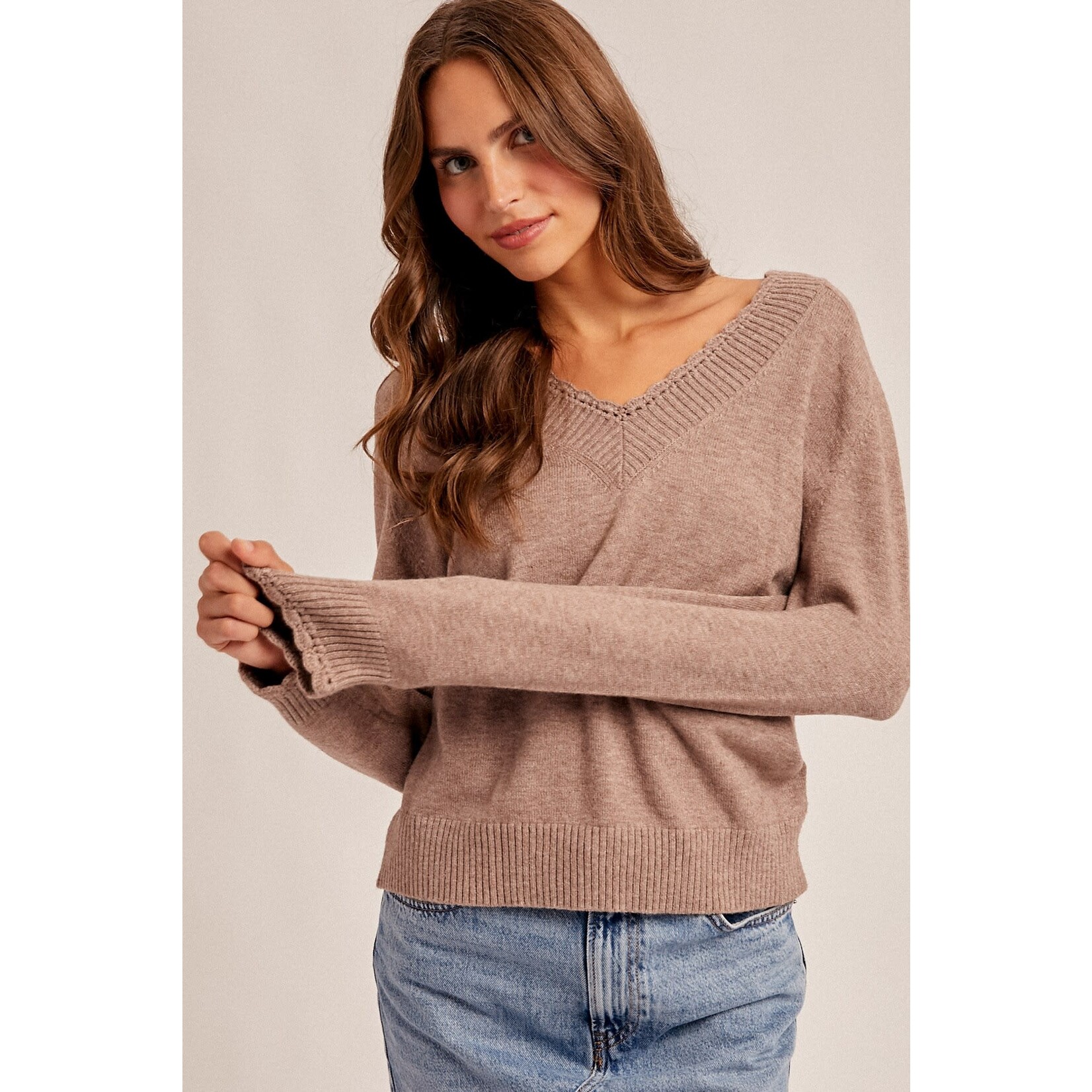 MOCHA SCALLOP EDGE SWEATER