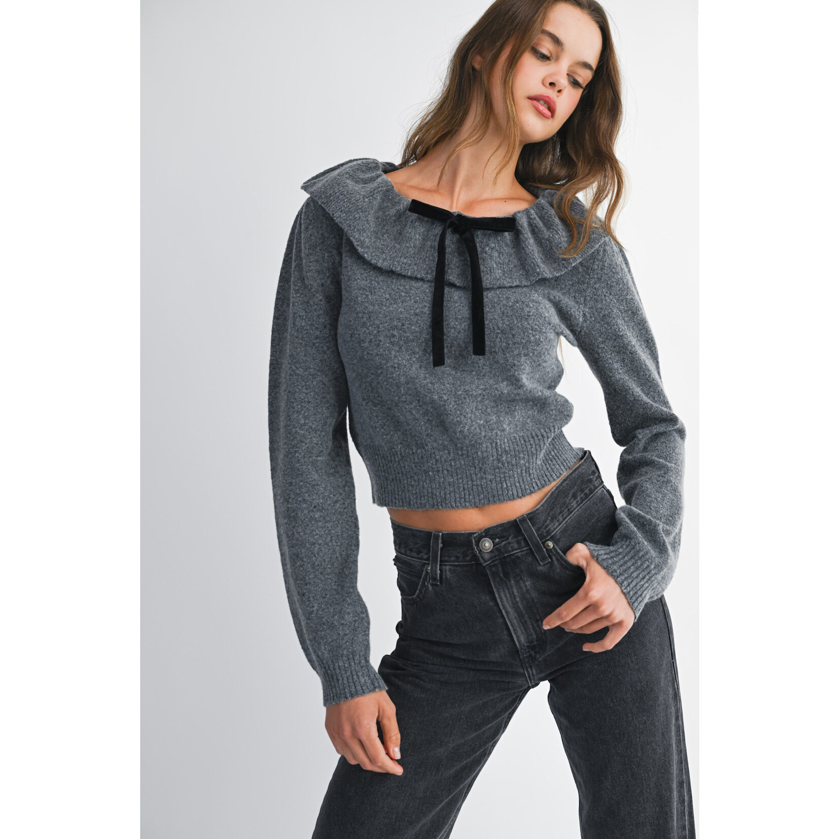 RUFFLE NECK SWEATER WITH BOW
