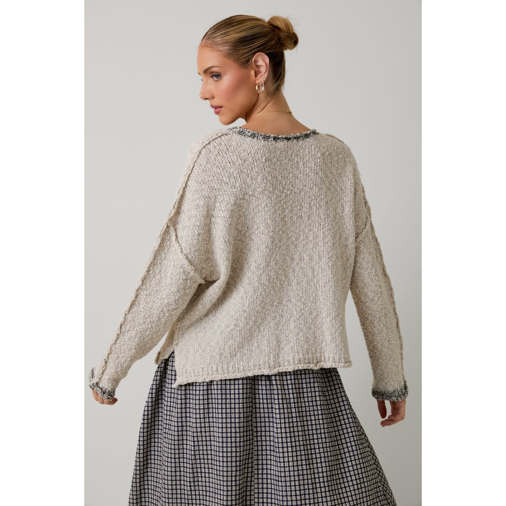 ROUND NECK LONG SLEEVE SWEATER