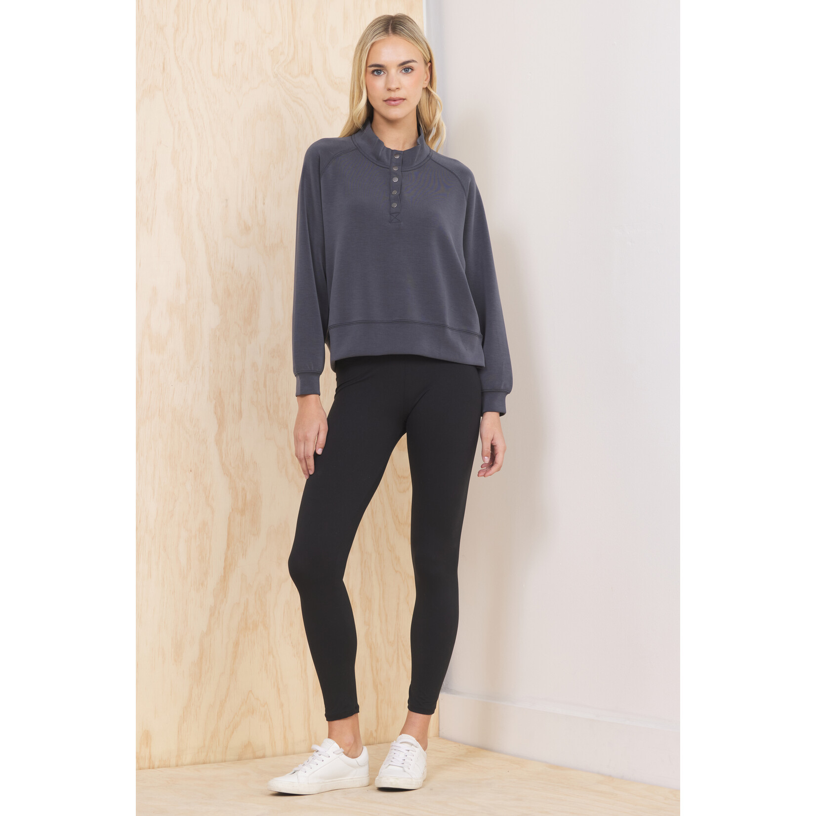 GRAPHITE HENLEY PULLOVER