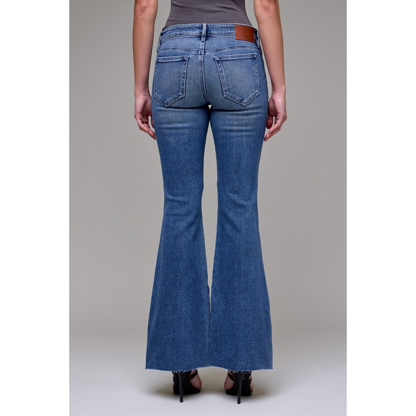 HIDDEN DARK WASH LOW RISE FLARE