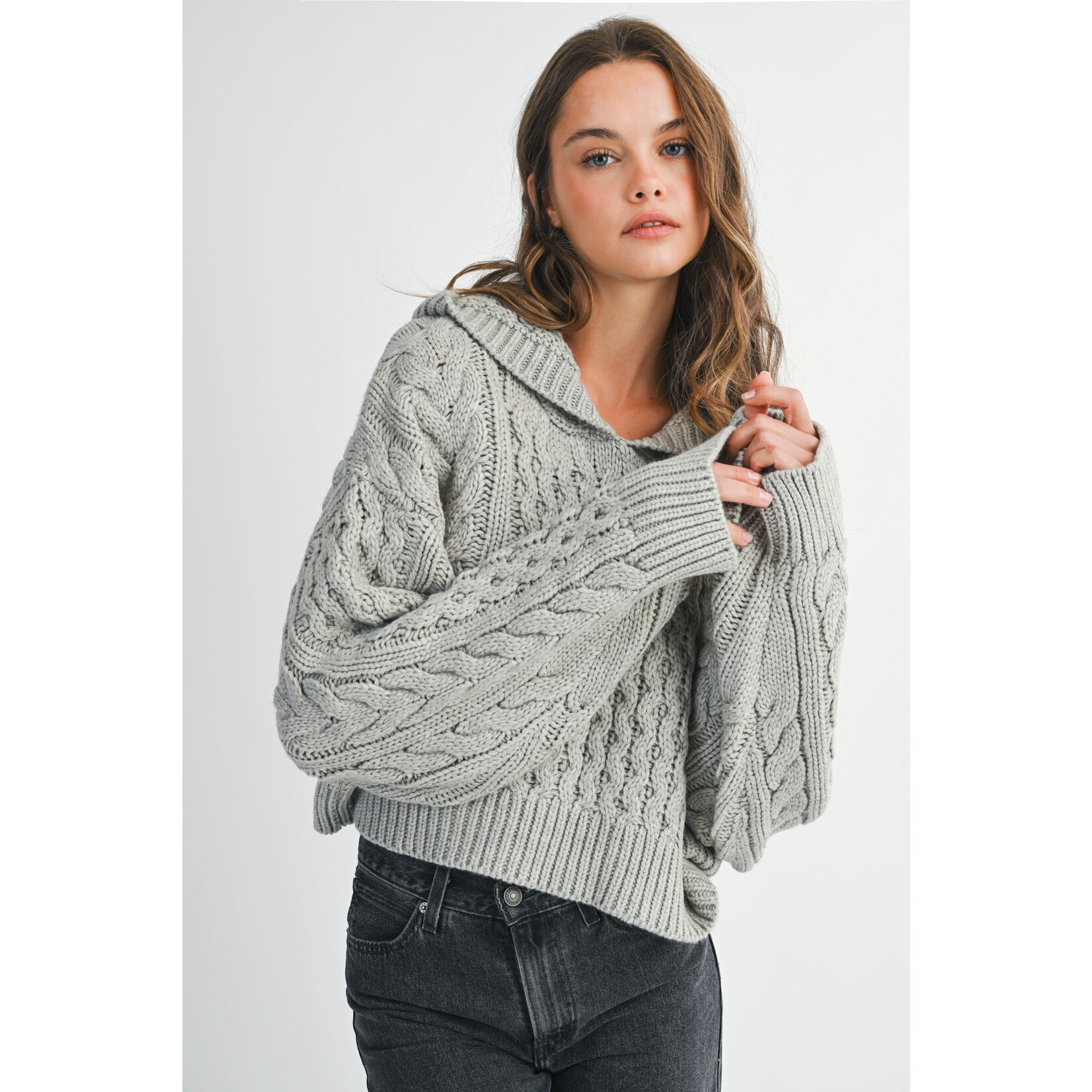 GREY CABLE KNIT HOODIE