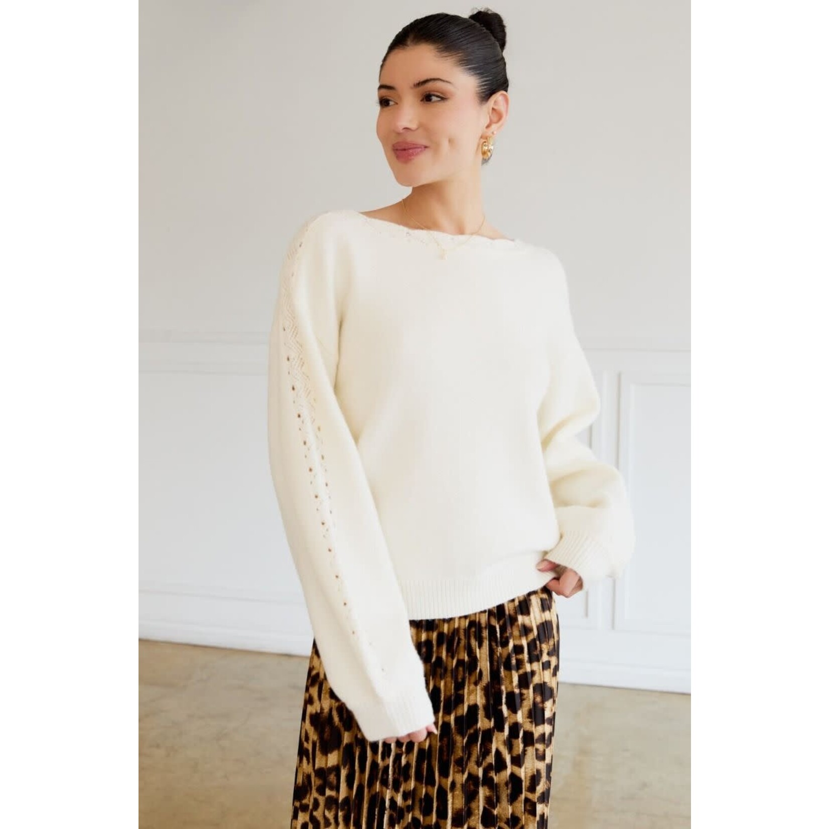 CREAM BOAT NECK SWEATER