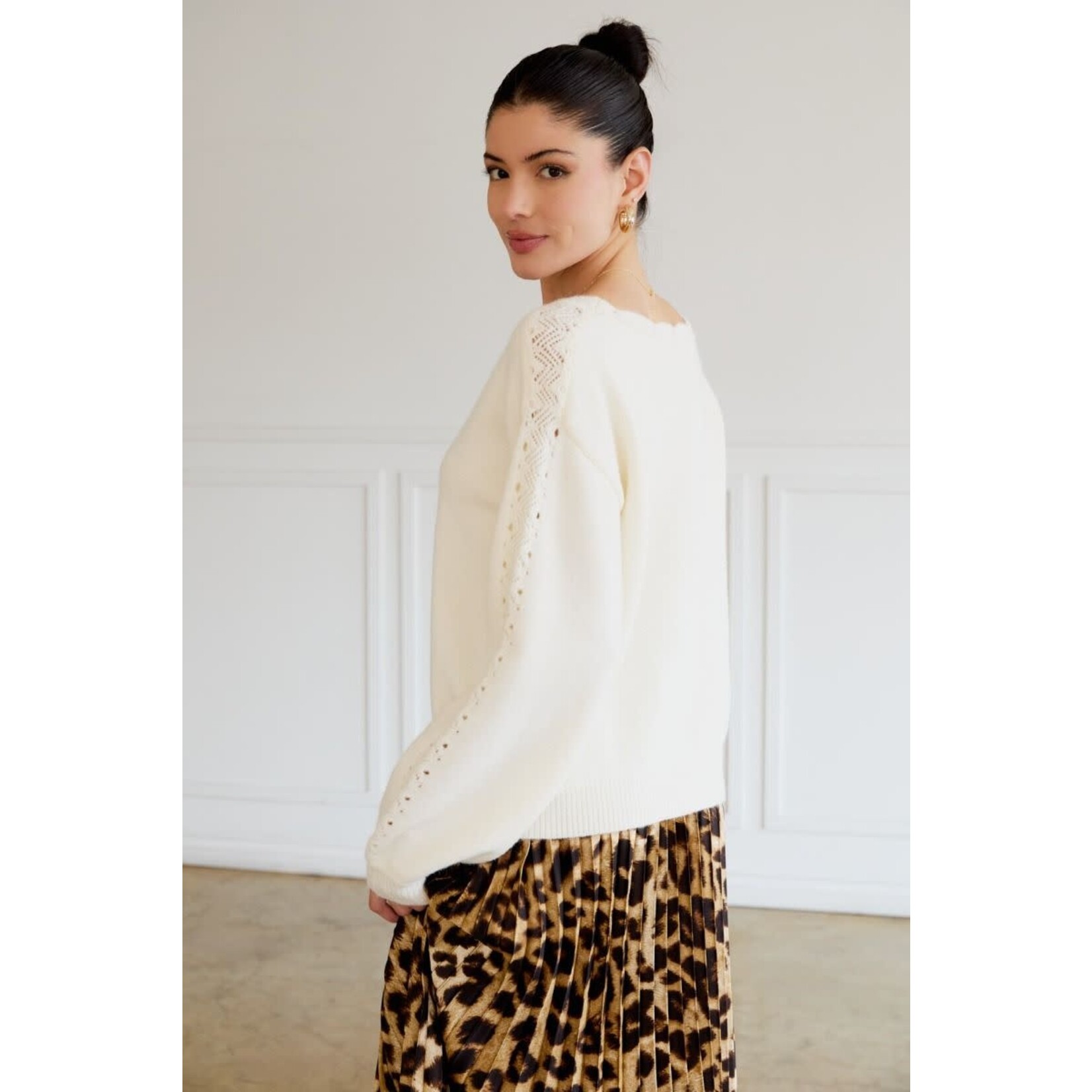 CREAM BOAT NECK SWEATER