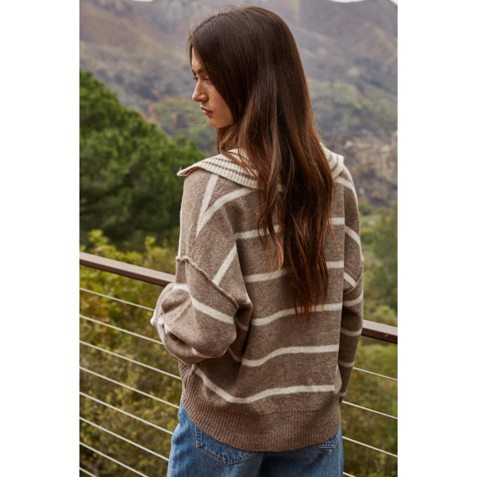 MOCHA STRIPED V-NECK PULLOVER