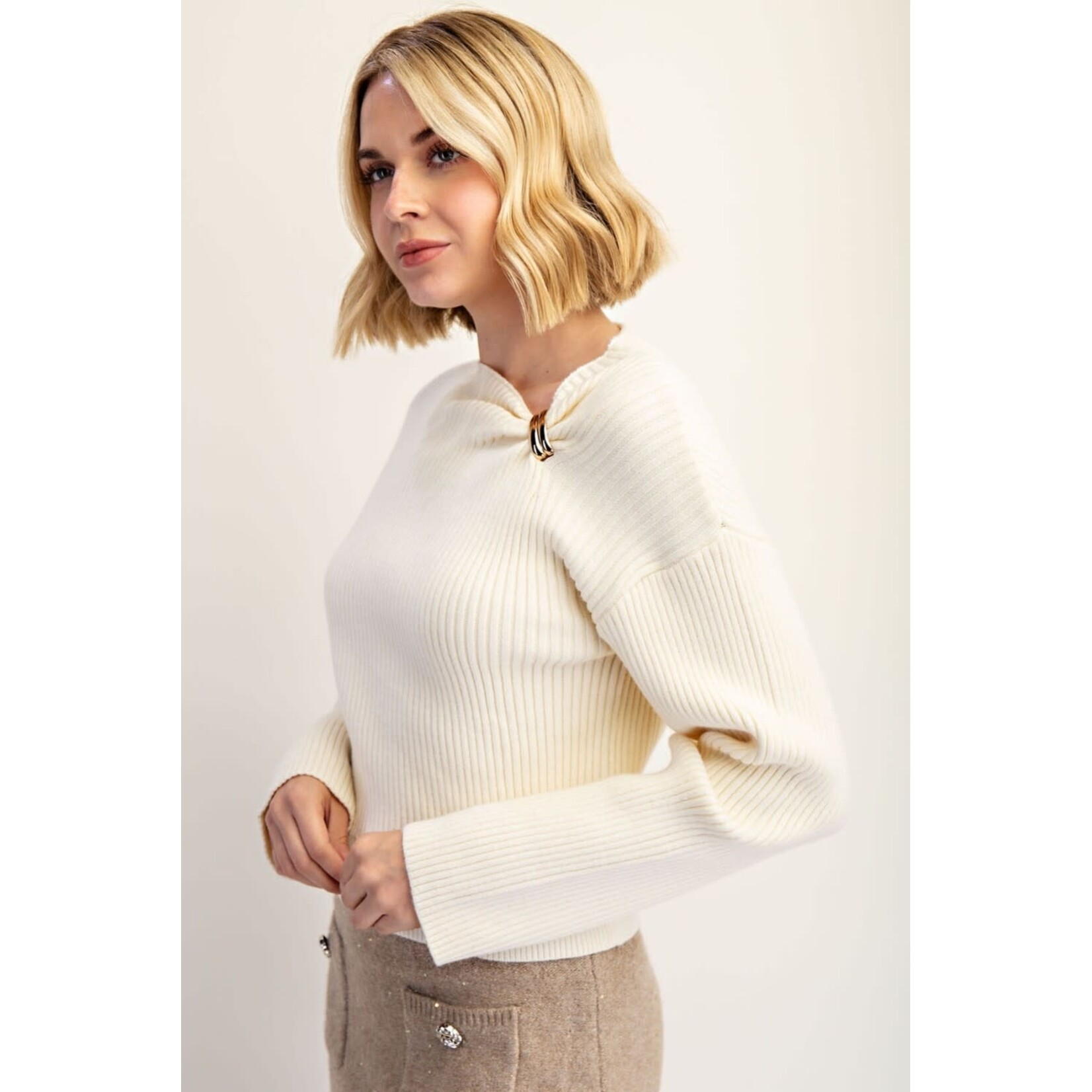 CREAM SWEATER TOP WITH METAL BROCHE