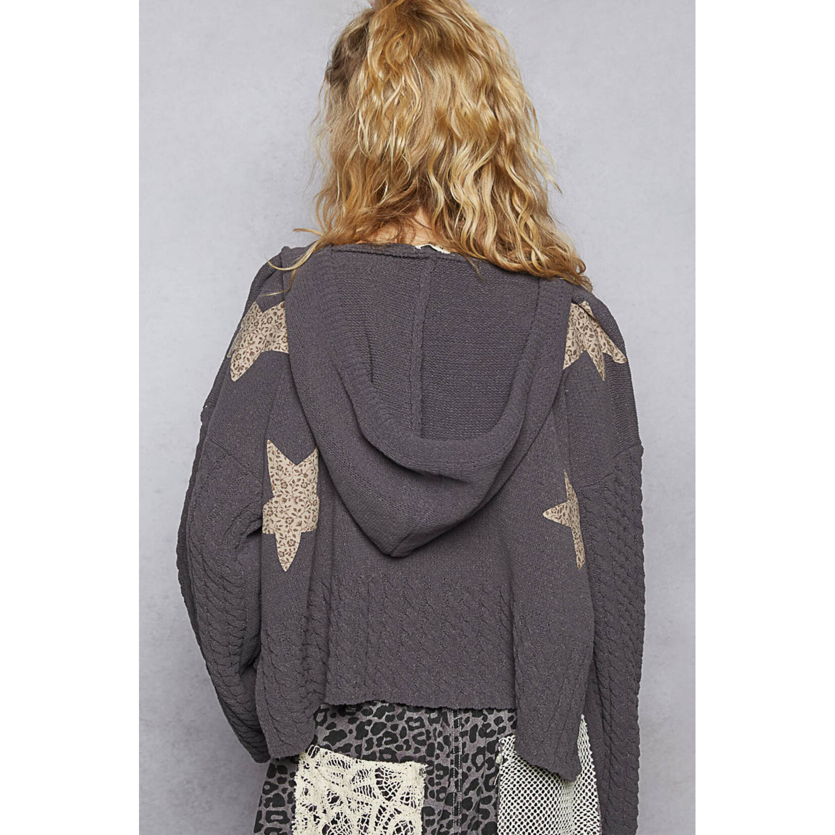 STAR APPLIQUE PULLLOVER WITH HOOD