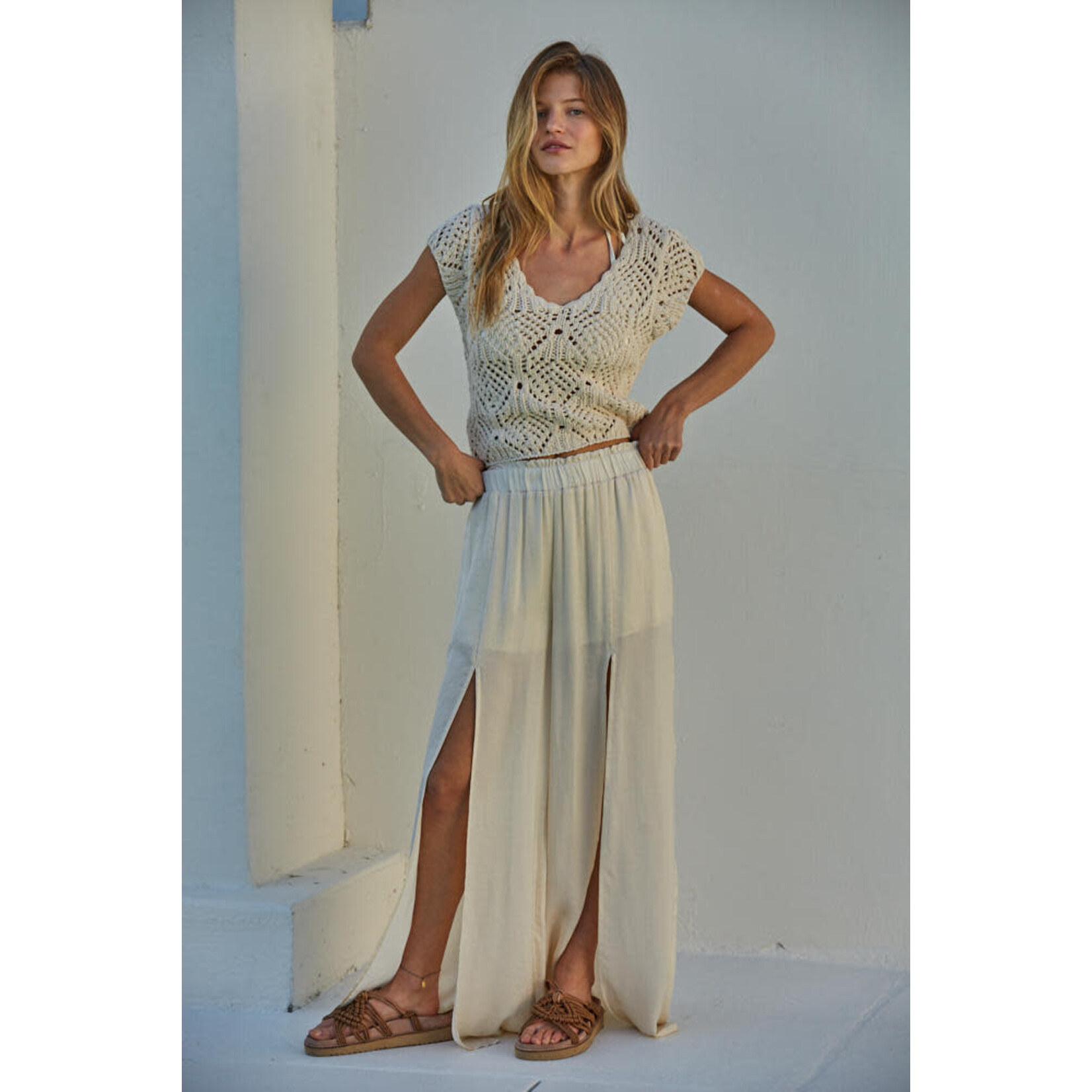 AVAILABLE IN NATURAL AND POWDER BLUE