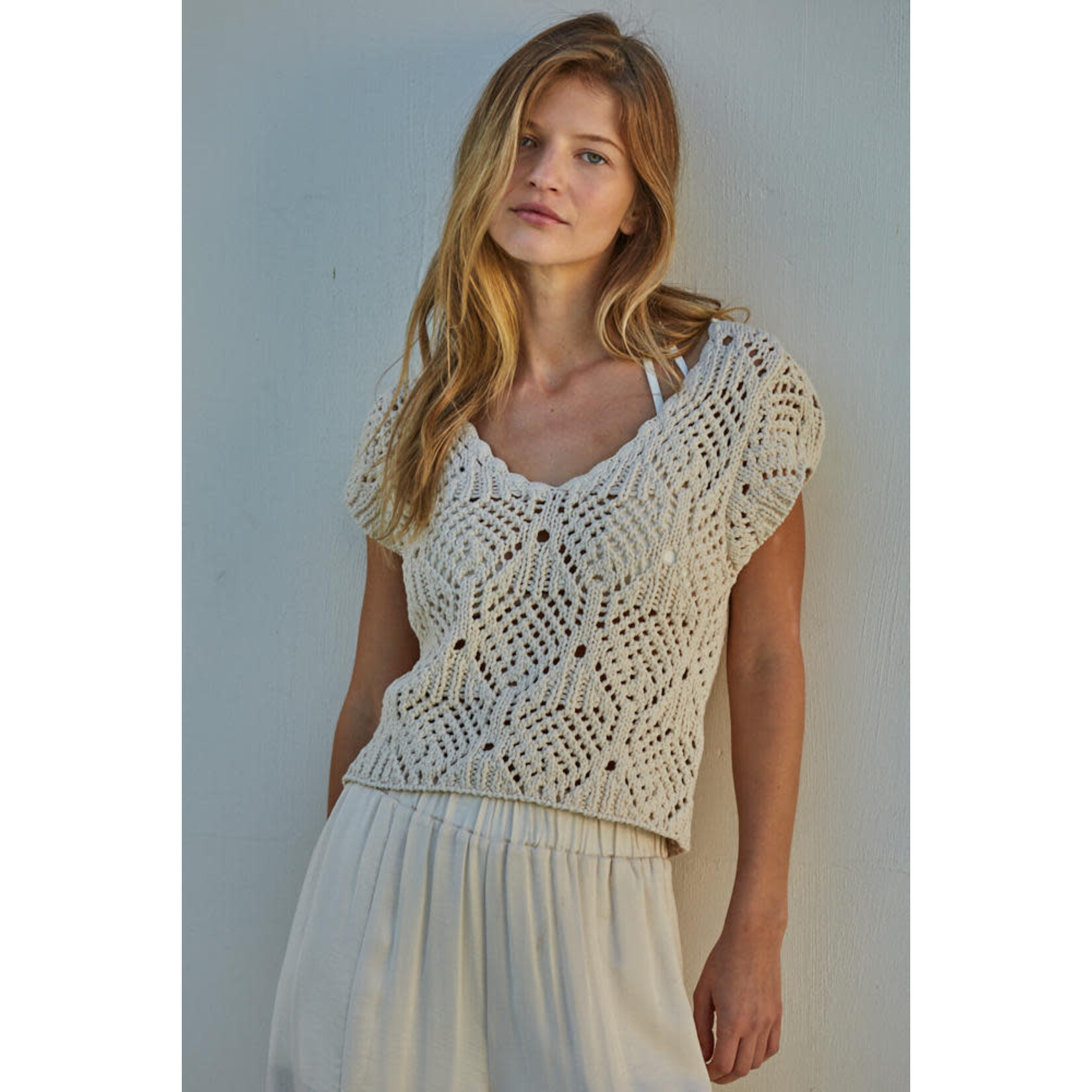 AVAILABLE IN NATURAL AND POWDER BLUE