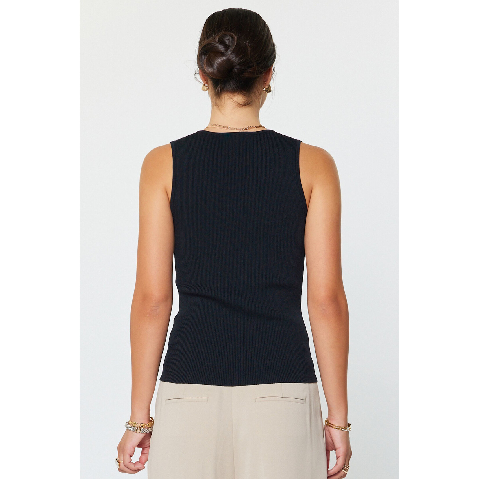 AVAILABLE IN BLACK AND WHITE