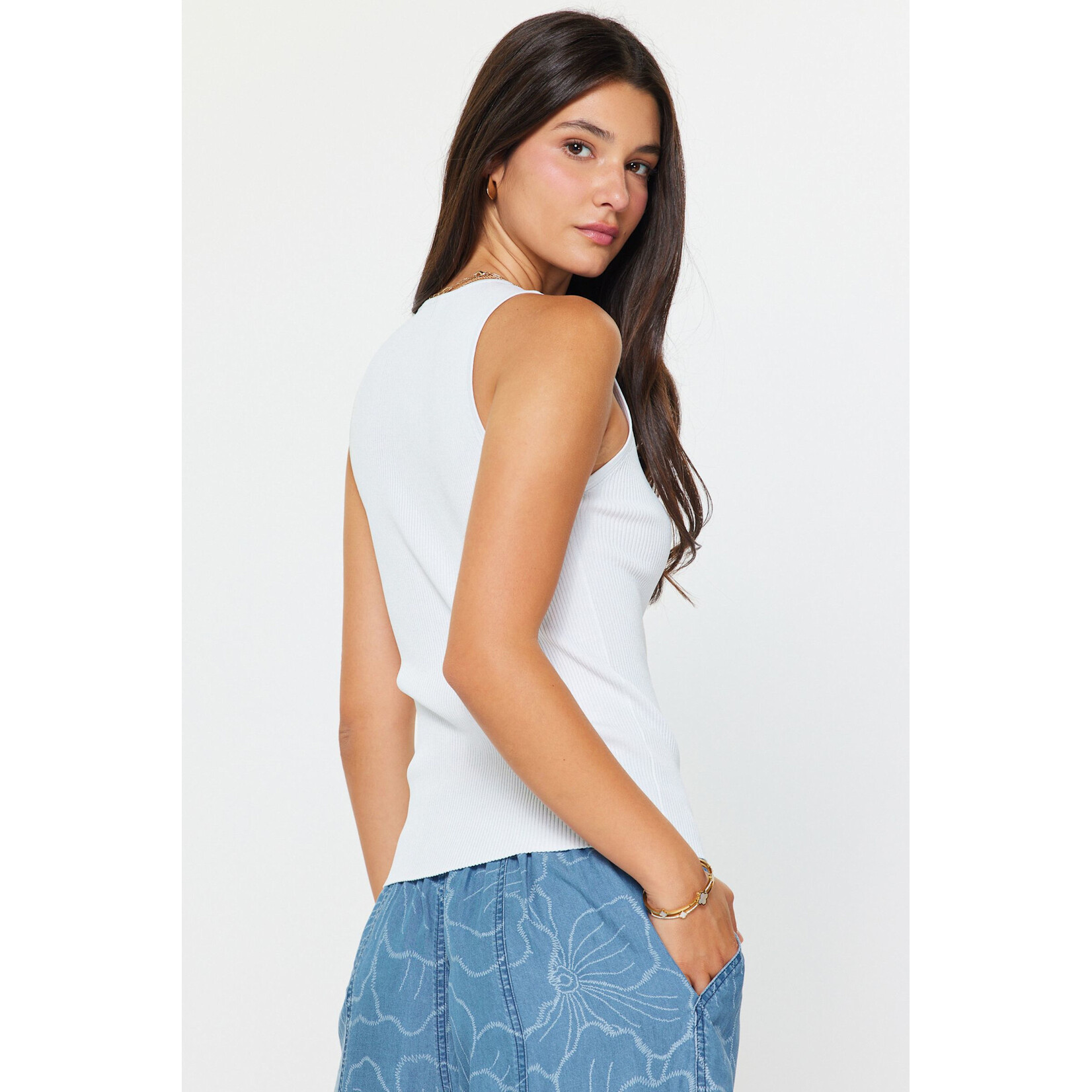 AVAILABLE IN BLACK AND WHITE