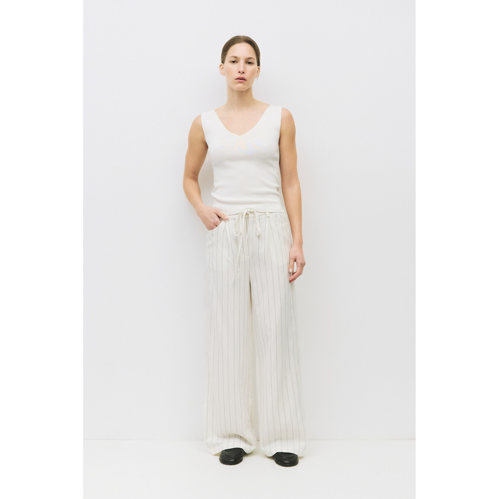 AVAILABLE IN BLACK AND WHITE