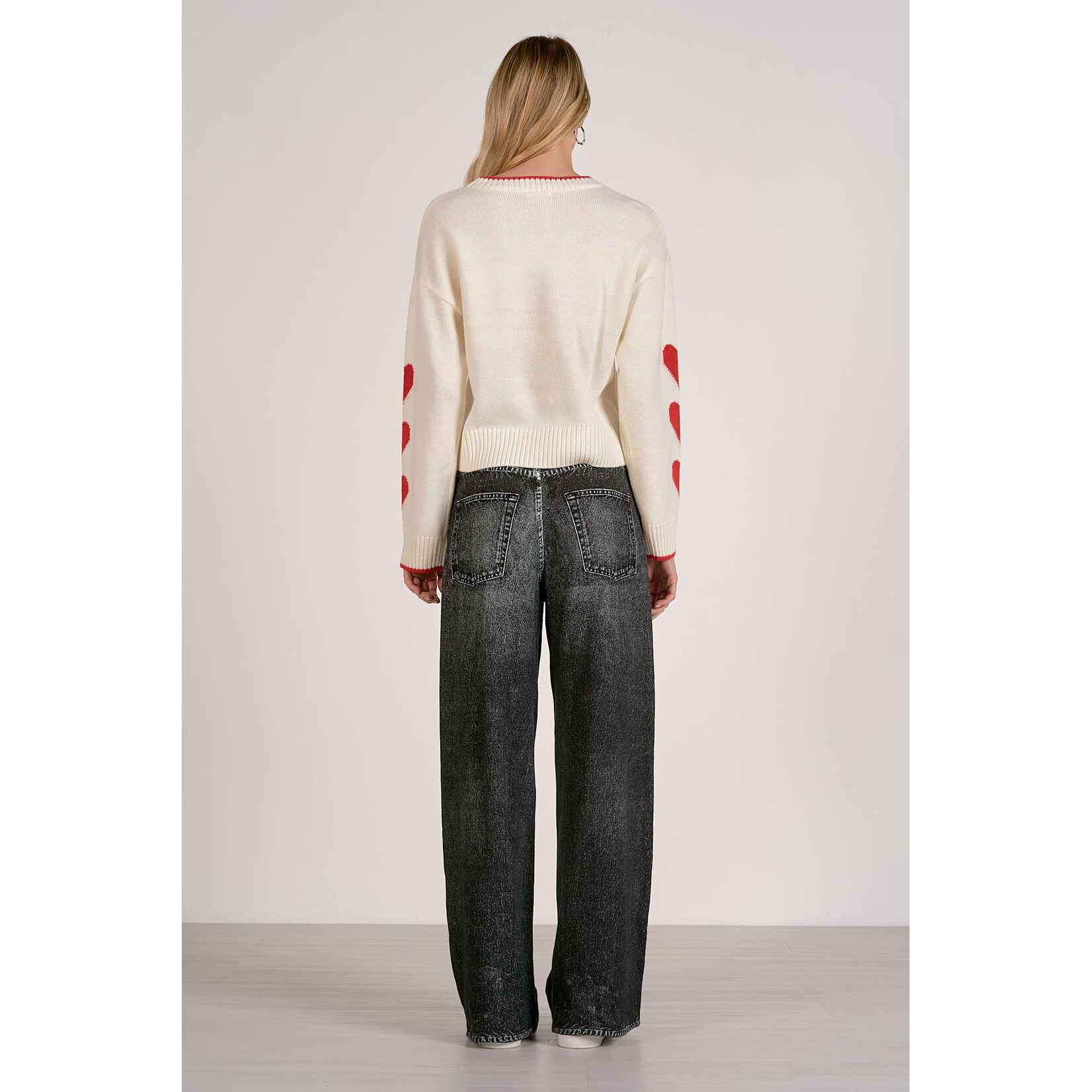 elan OFF WHITE HEART SLEEVE SWEATER
