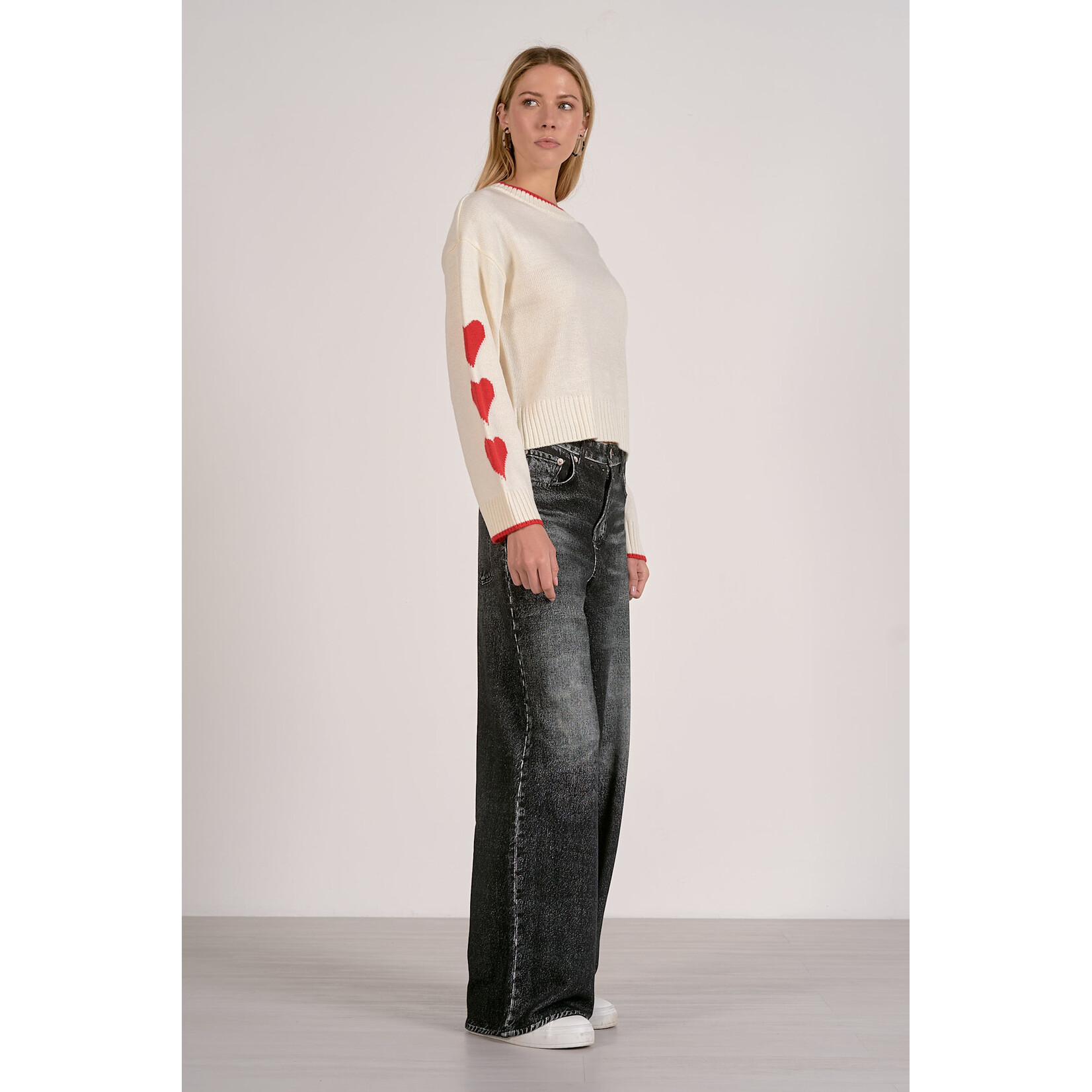 elan OFF WHITE HEART SLEEVE SWEATER