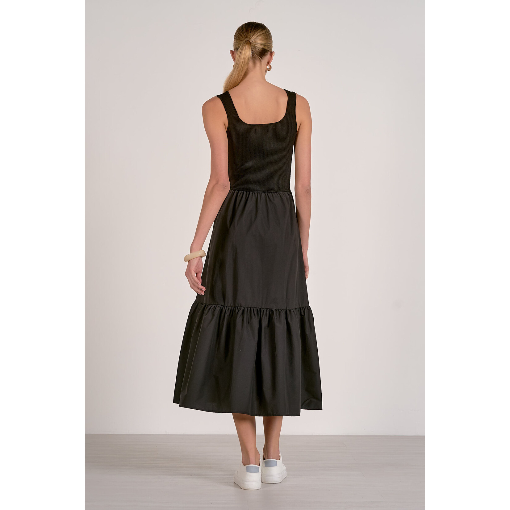 AVAILABLE IN BLACK & WHITE/TAN