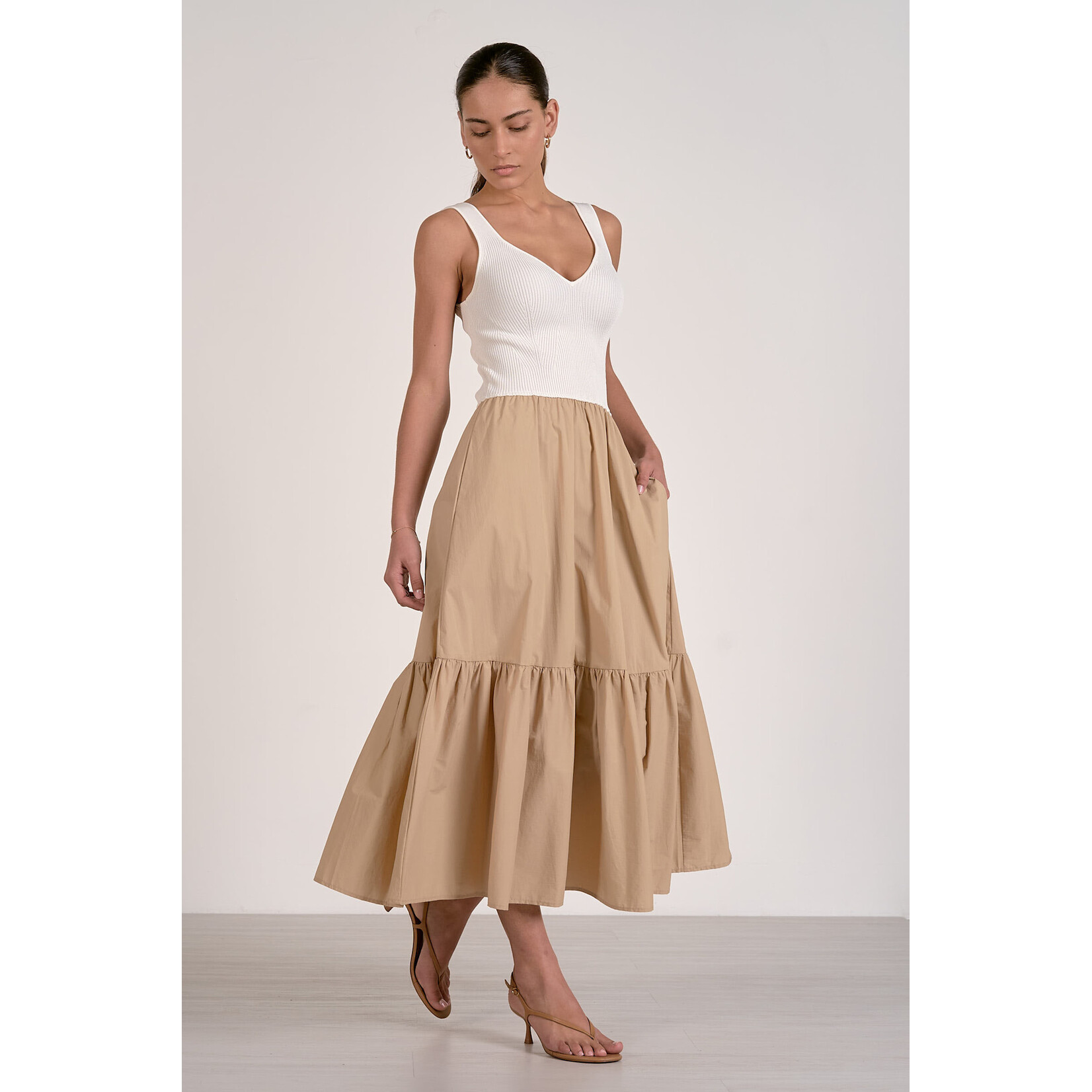 AVAILABLE IN BLACK & WHITE/TAN