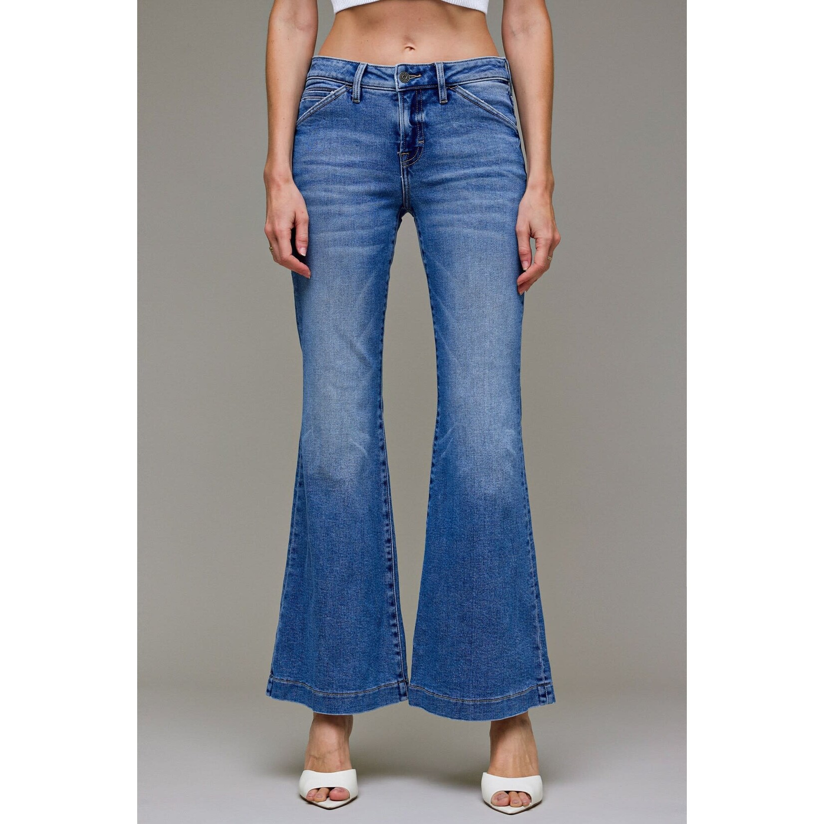 HIDDEN MEDIUM WASH FLARE JEANS