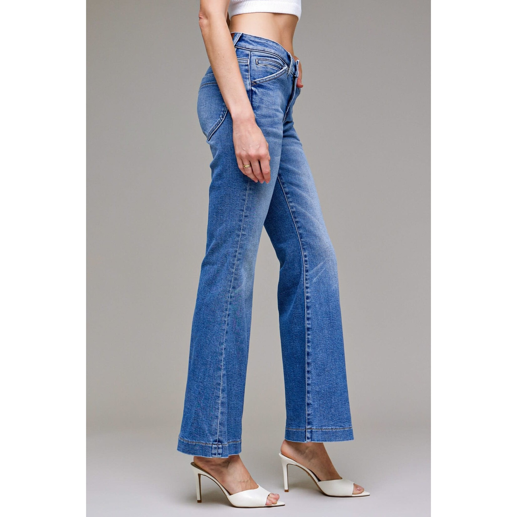 HIDDEN MEDIUM WASH FLARE JEANS