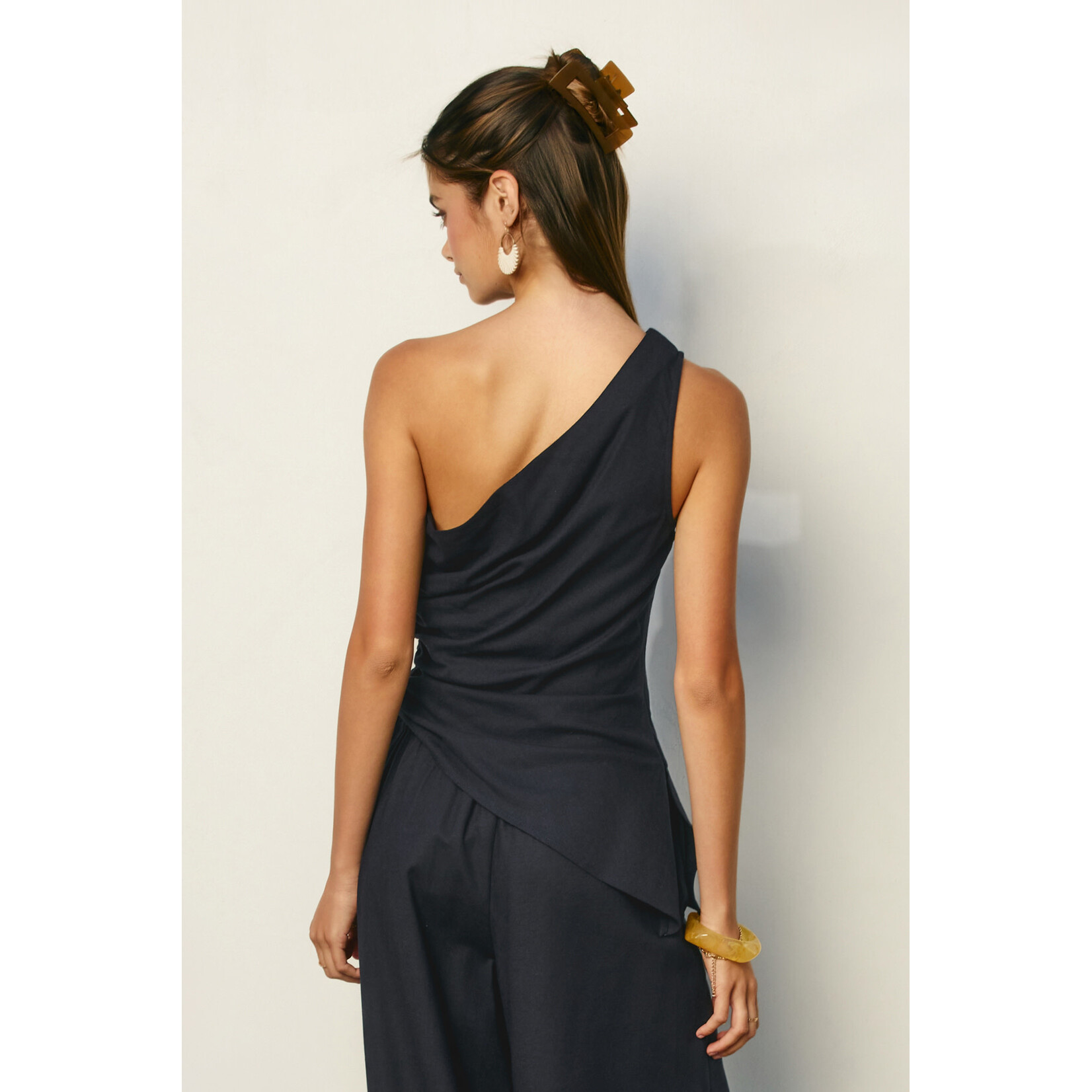 NAVY ONE SHOULDER TOP