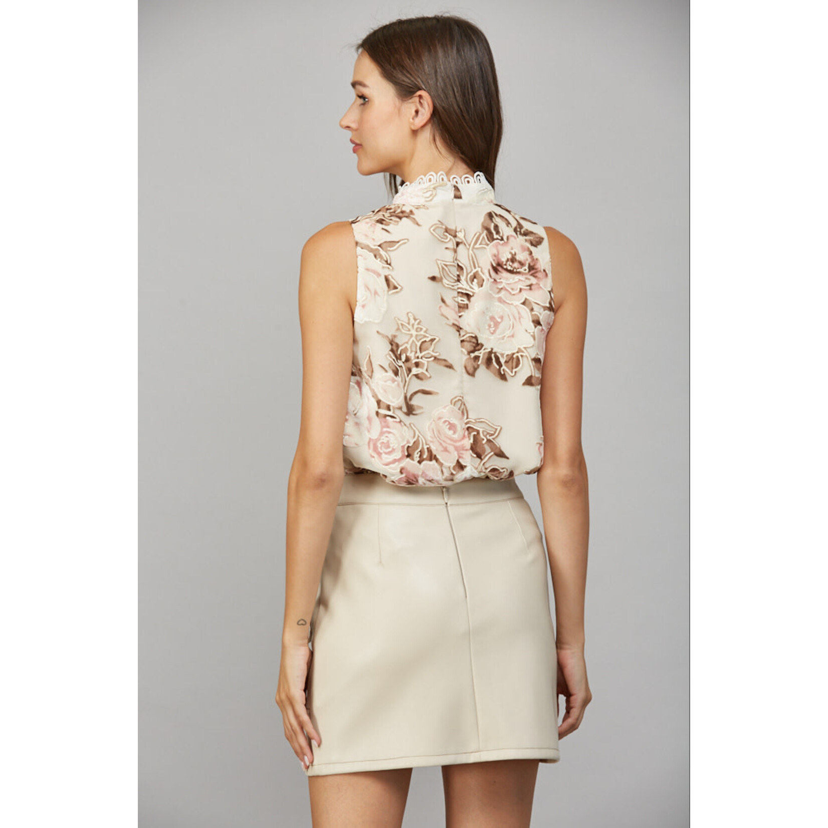 FLORAL SLEEVELESS TOP