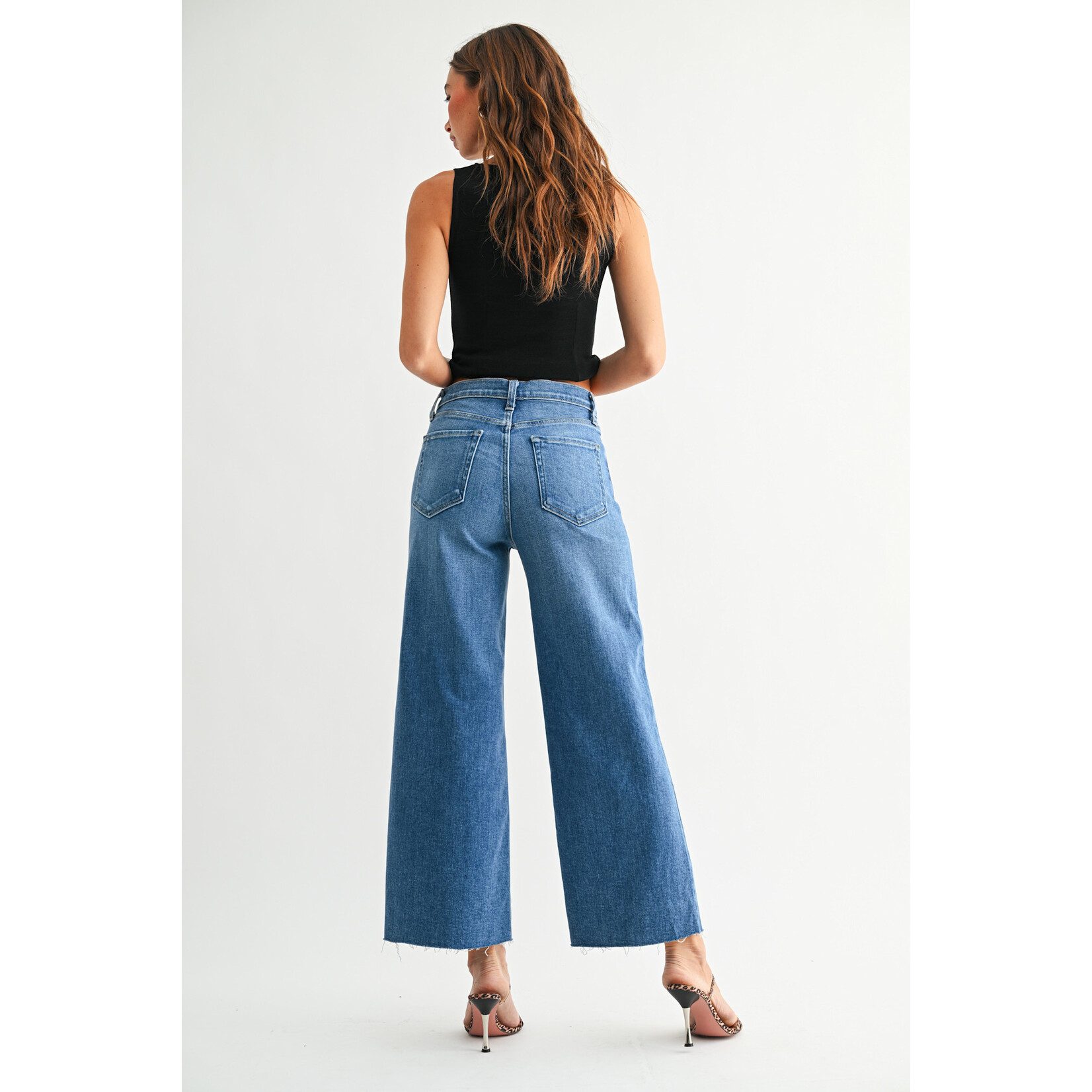 MEDIUM WASH SCISSOR CUT WIDE LEG