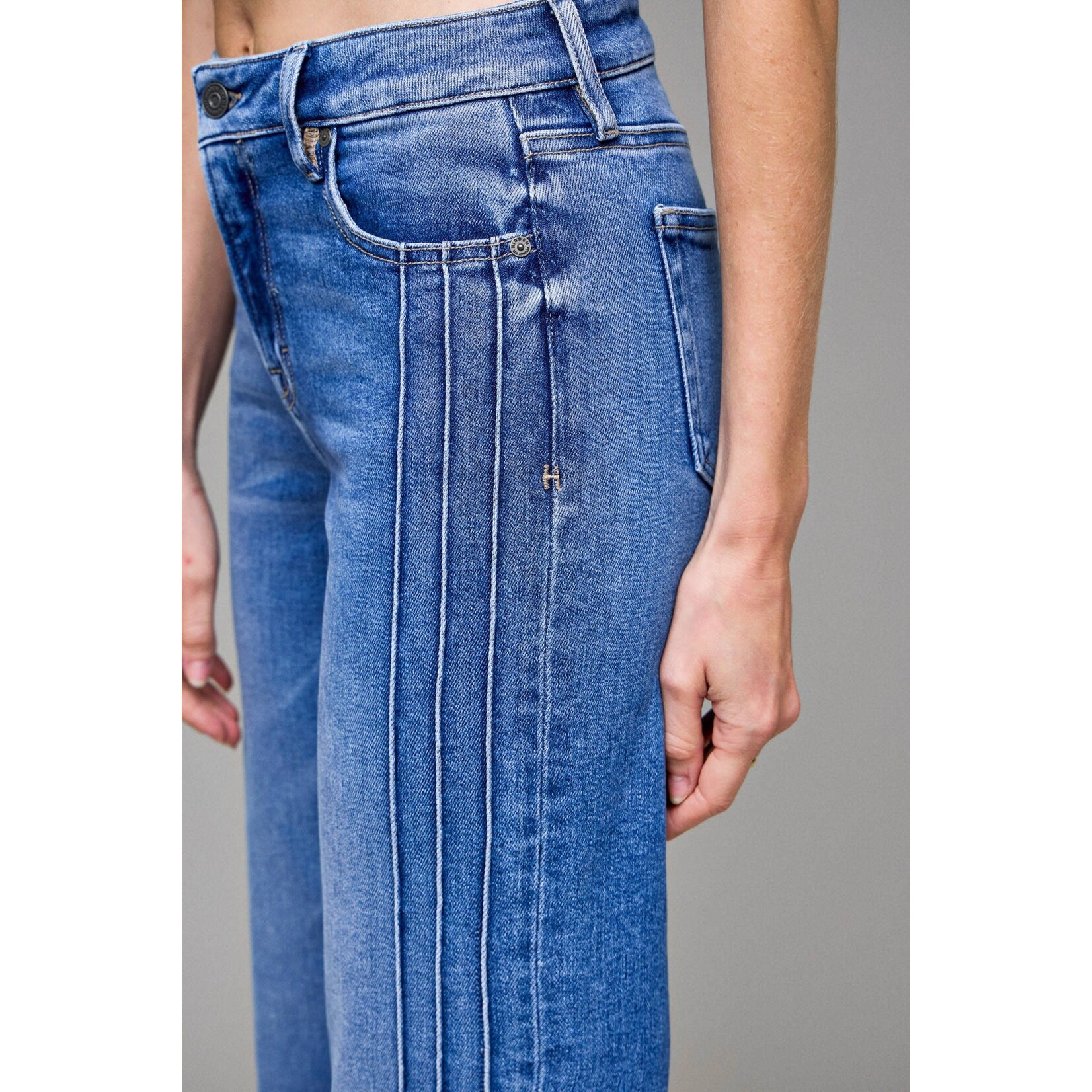 HIDDEN DARK WASH PINTUCK MID RISE FLARE