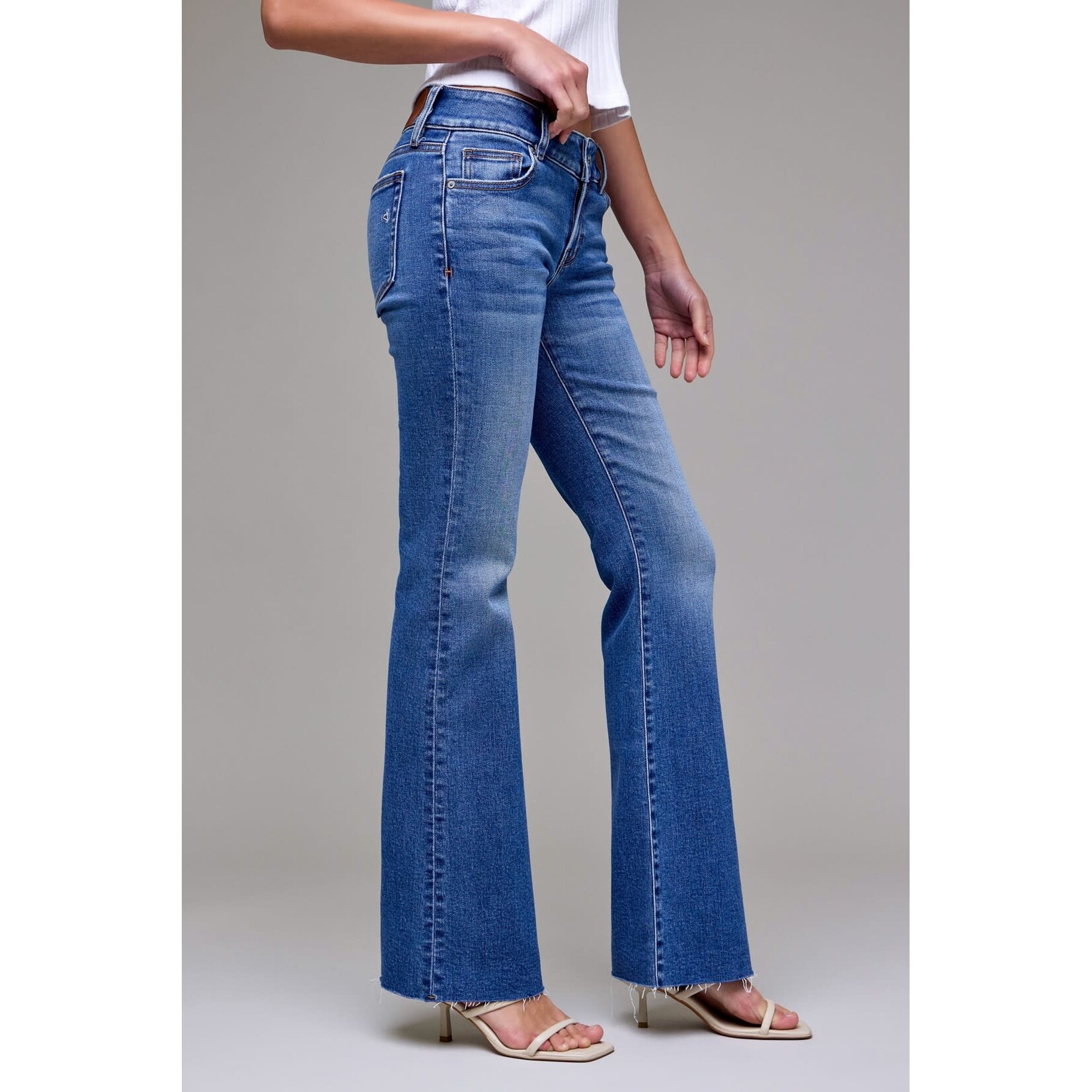 HIDDEN MEDIUM WASH LOW RISE BOOTCUT