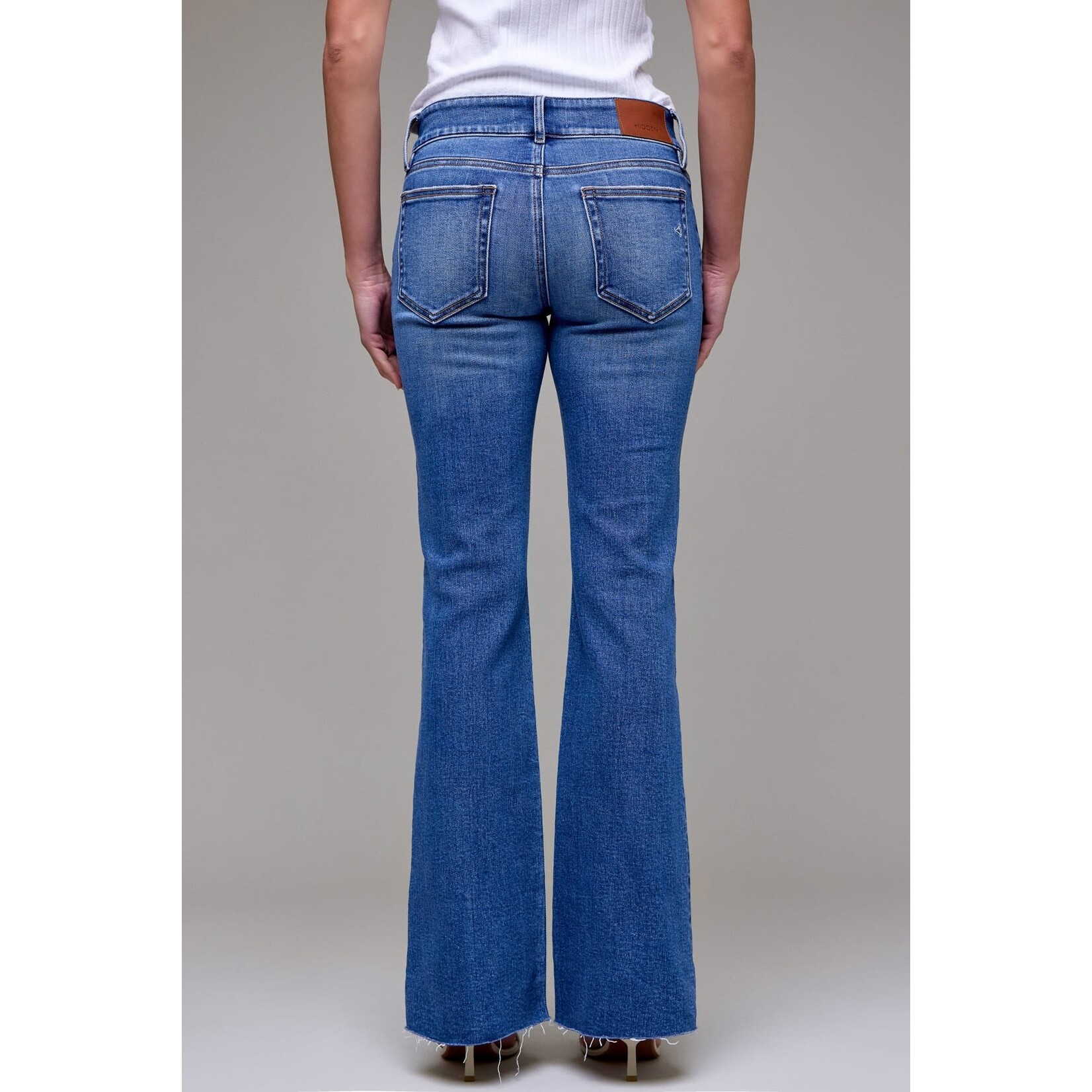 HIDDEN MEDIUM WASH LOW RISE BOOTCUT