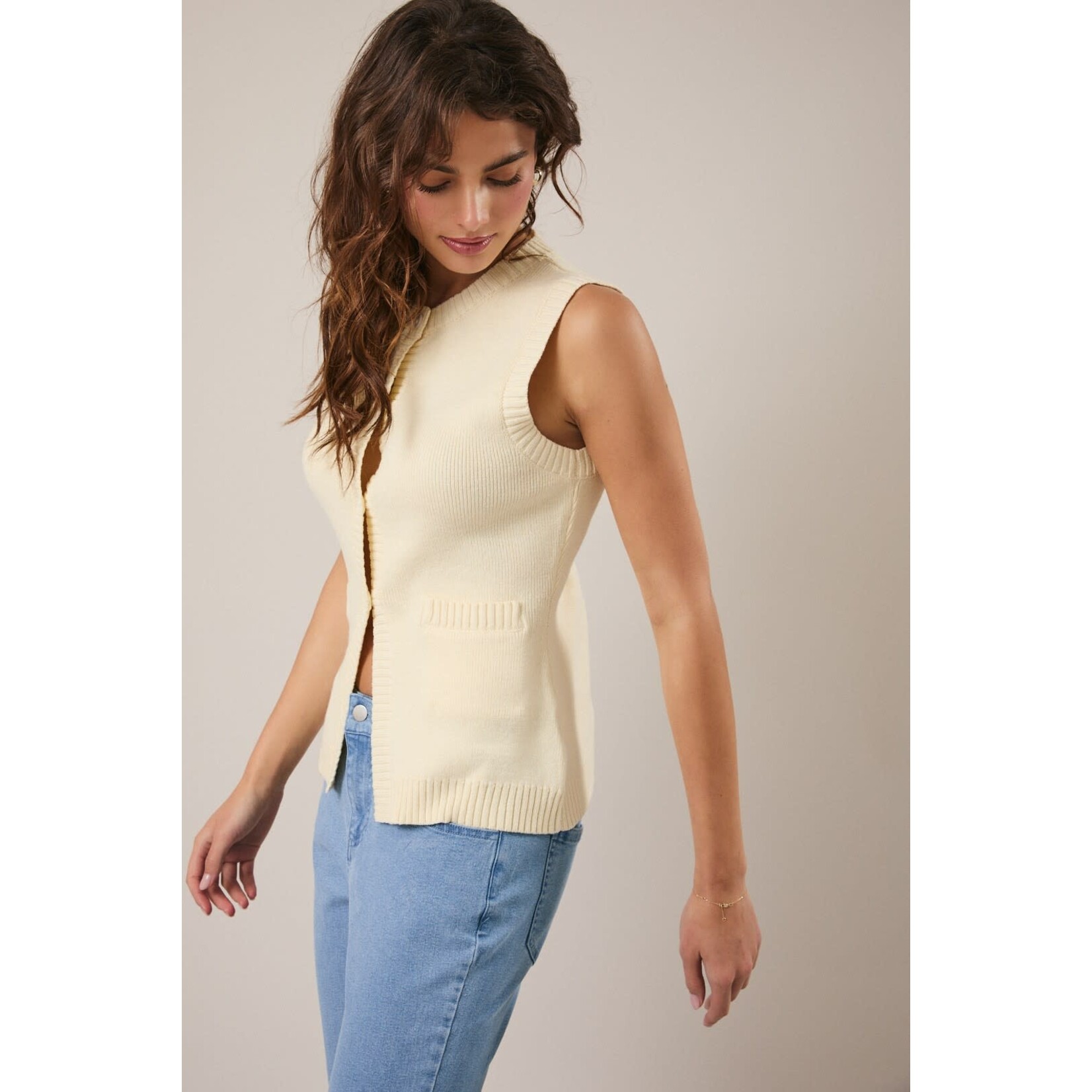 AVAILABLE IN BABY BLUE & BUTTER YELLOW