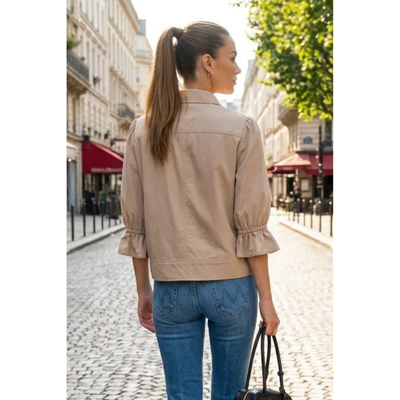 AVAILABLE IN BLACK & TAUPE