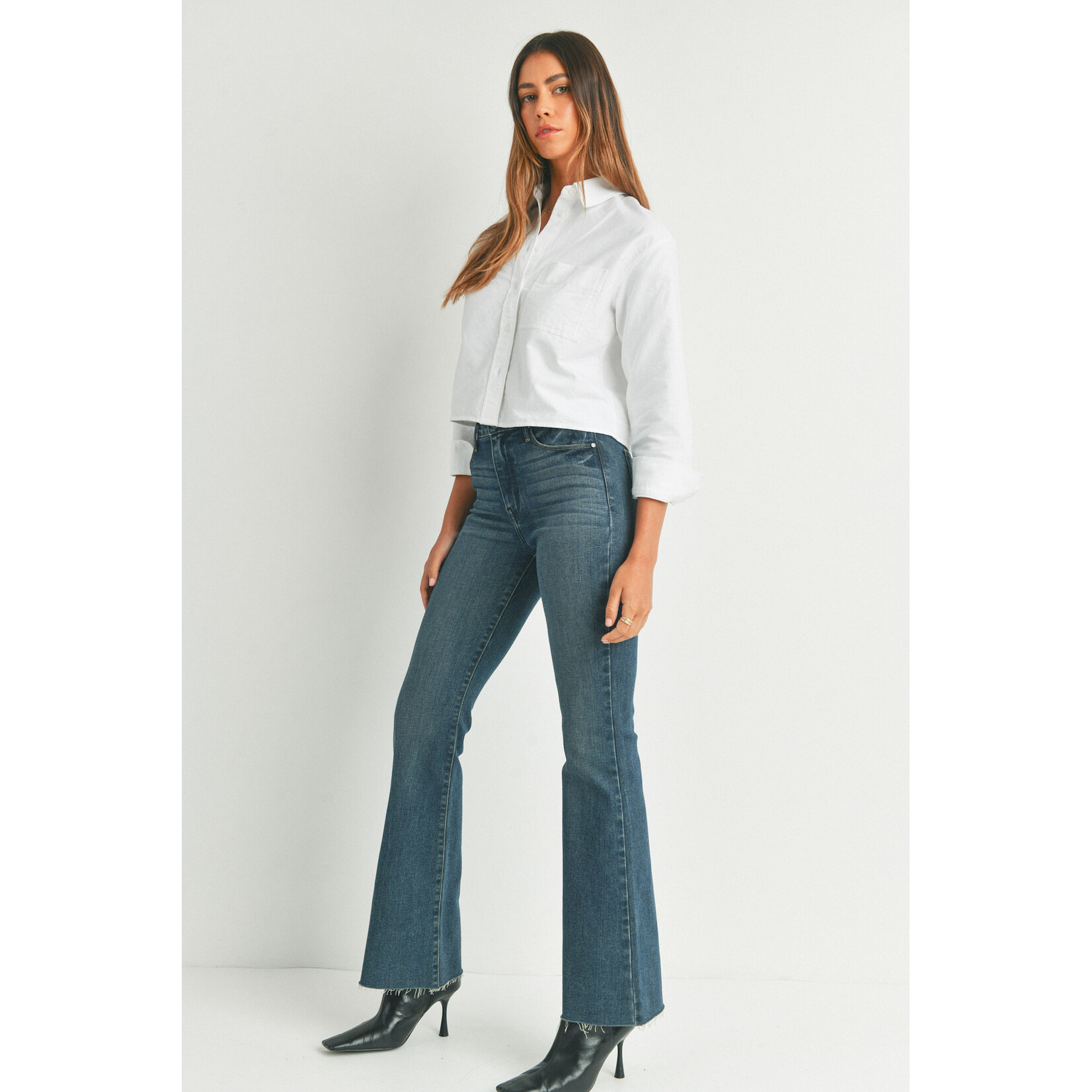 DARK WASH SCISSOR CUT FLARE