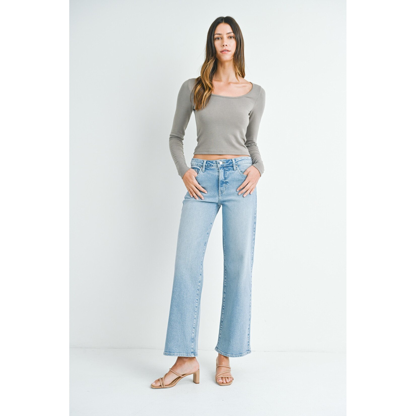 MID RISE SLIM WIDE LEG JEAN
