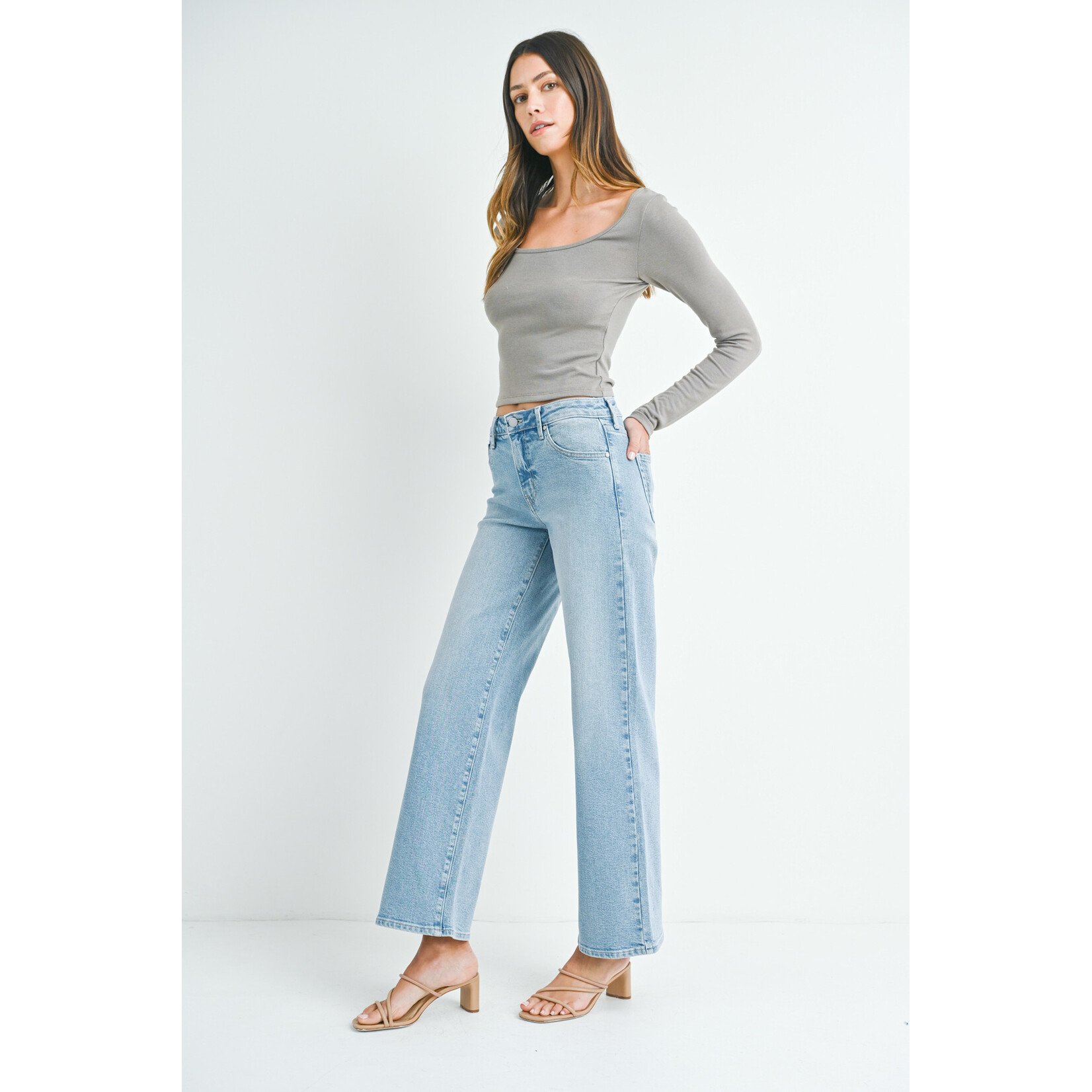 MID RISE SLIM WIDE LEG JEAN