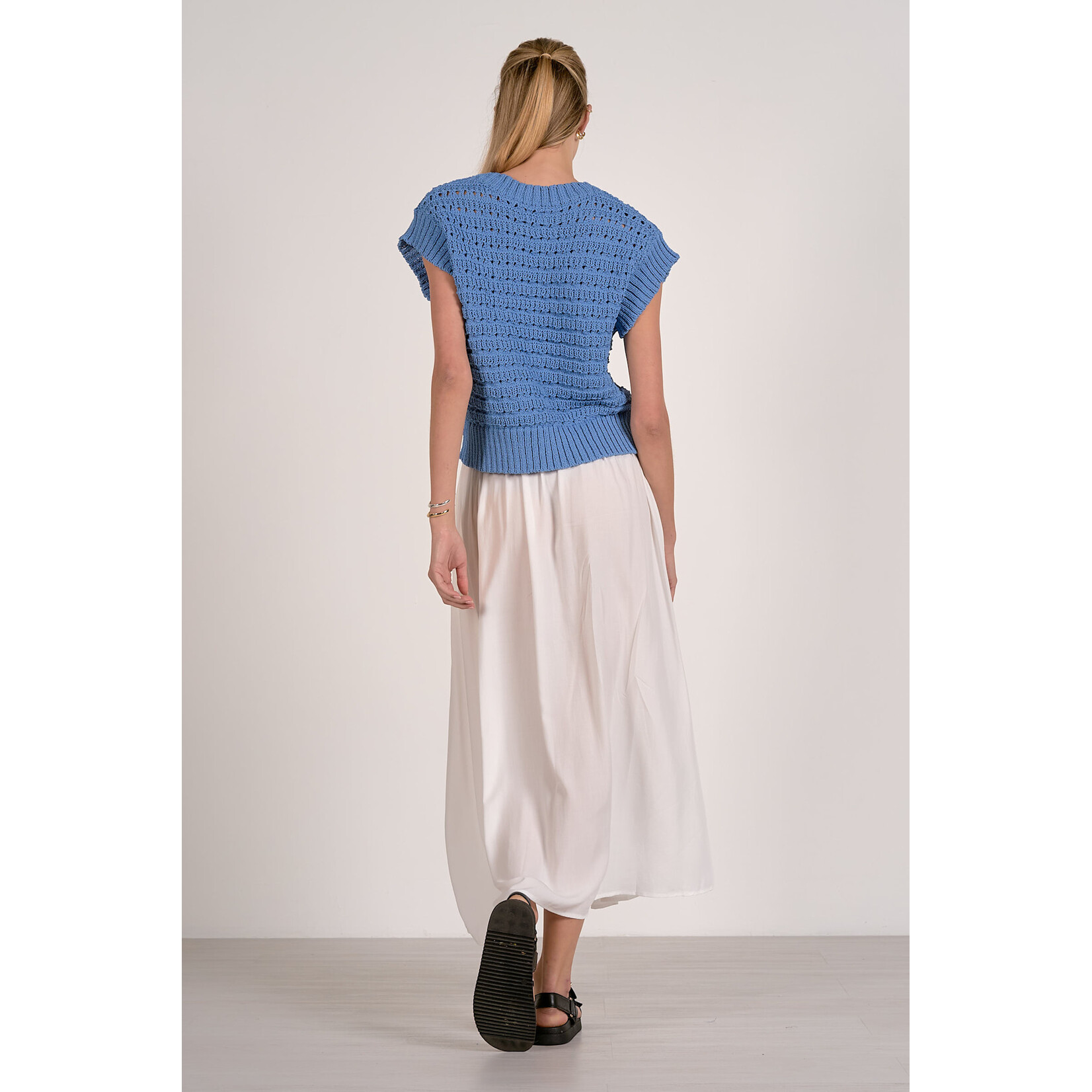 ELECTRIC BLUE KNIT SWEATER