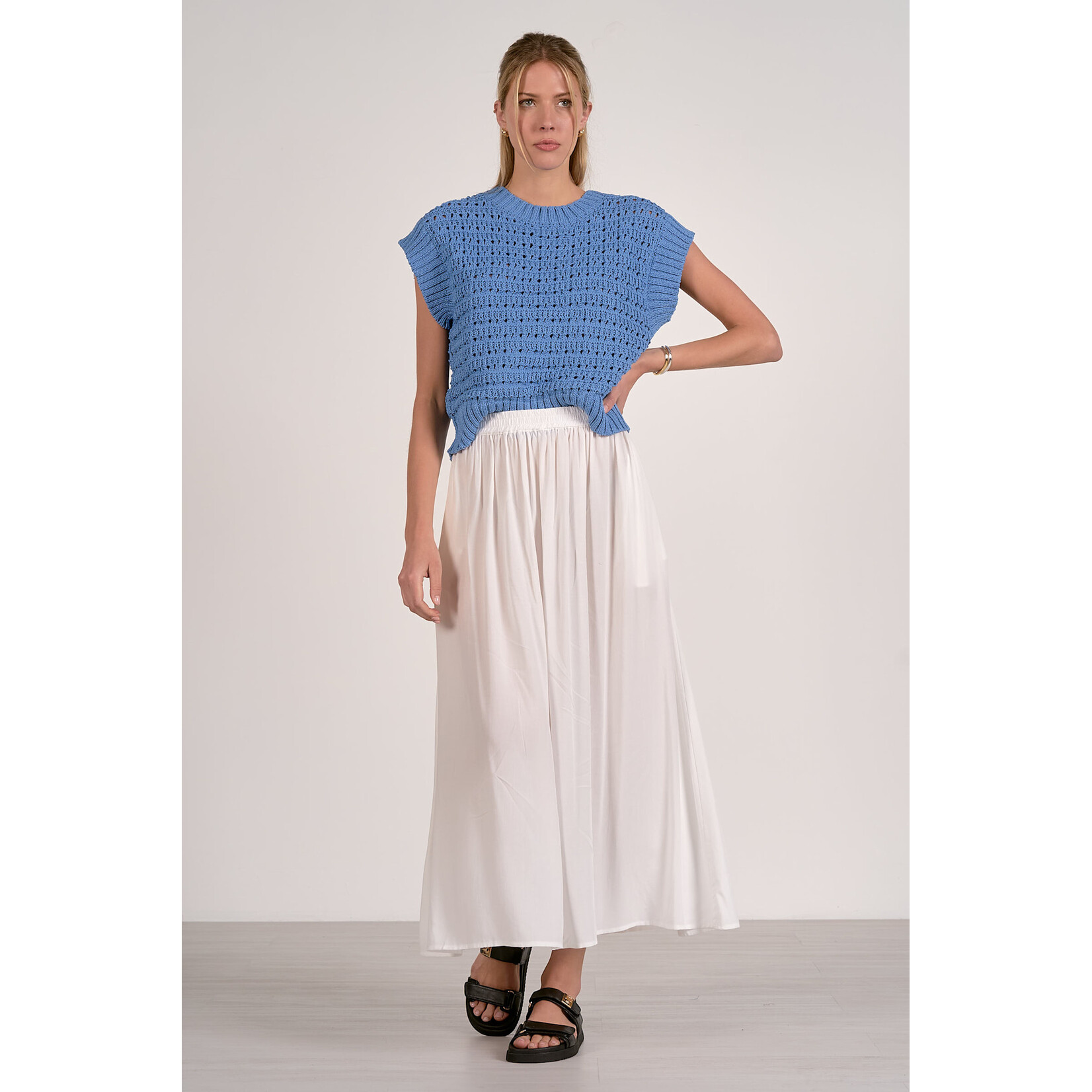 ELECTRIC BLUE KNIT SWEATER