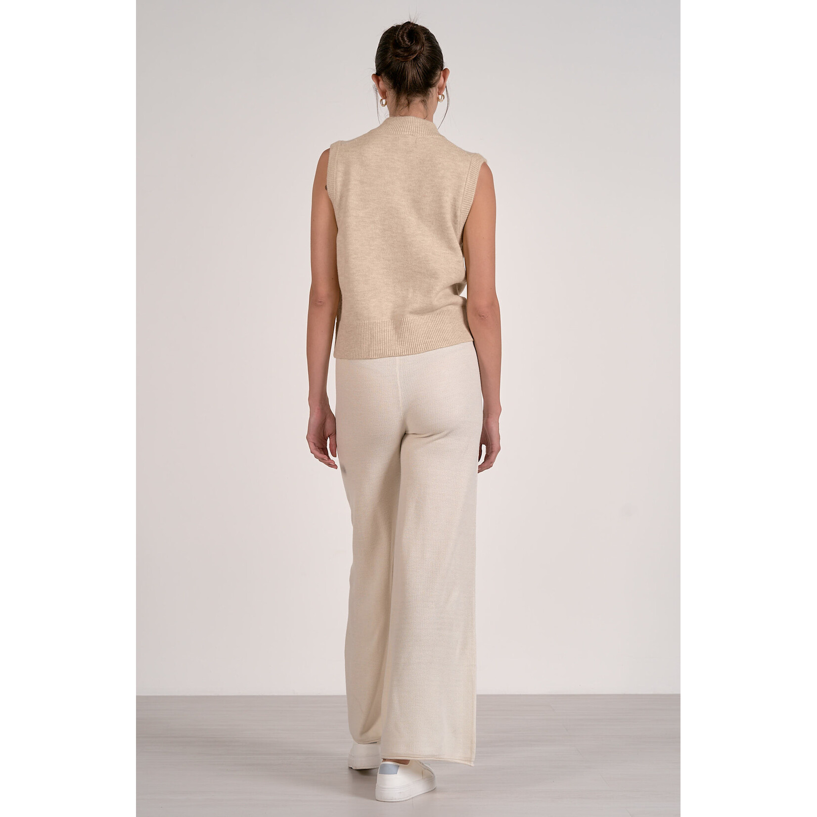 elan SAND SLEEVELESS ZIP UP