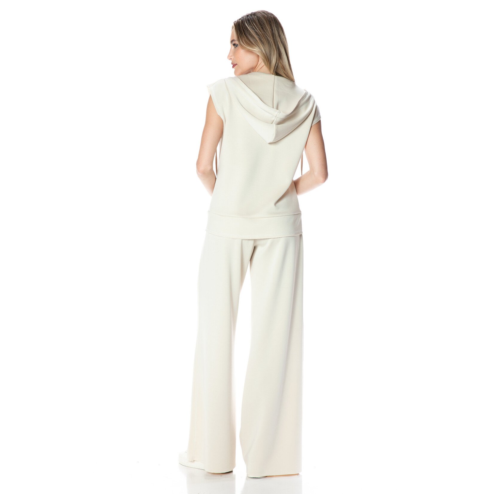 AVAILABLE IN CREAM AND BLACK