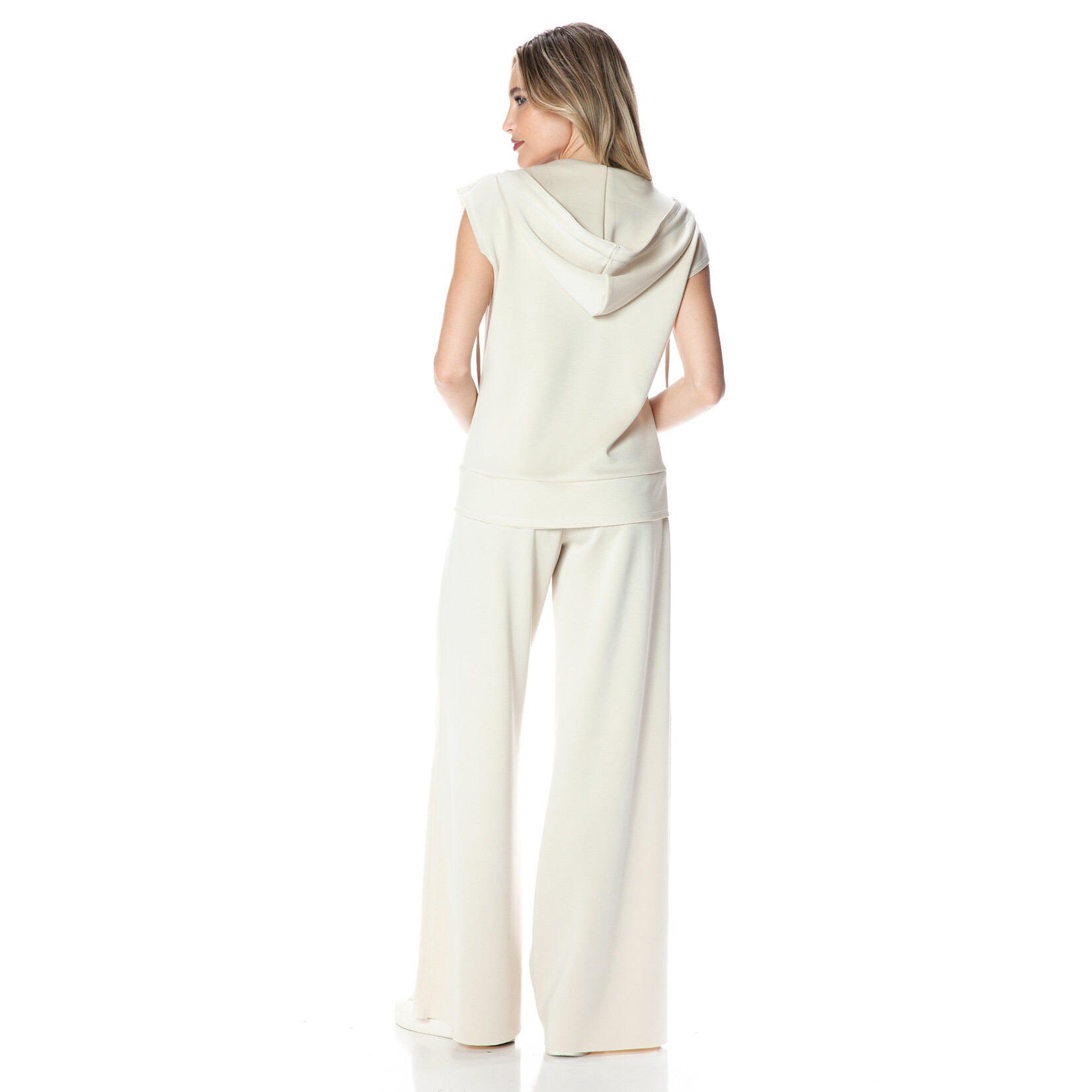 AVAILABLE IN CREAM AND BLACK