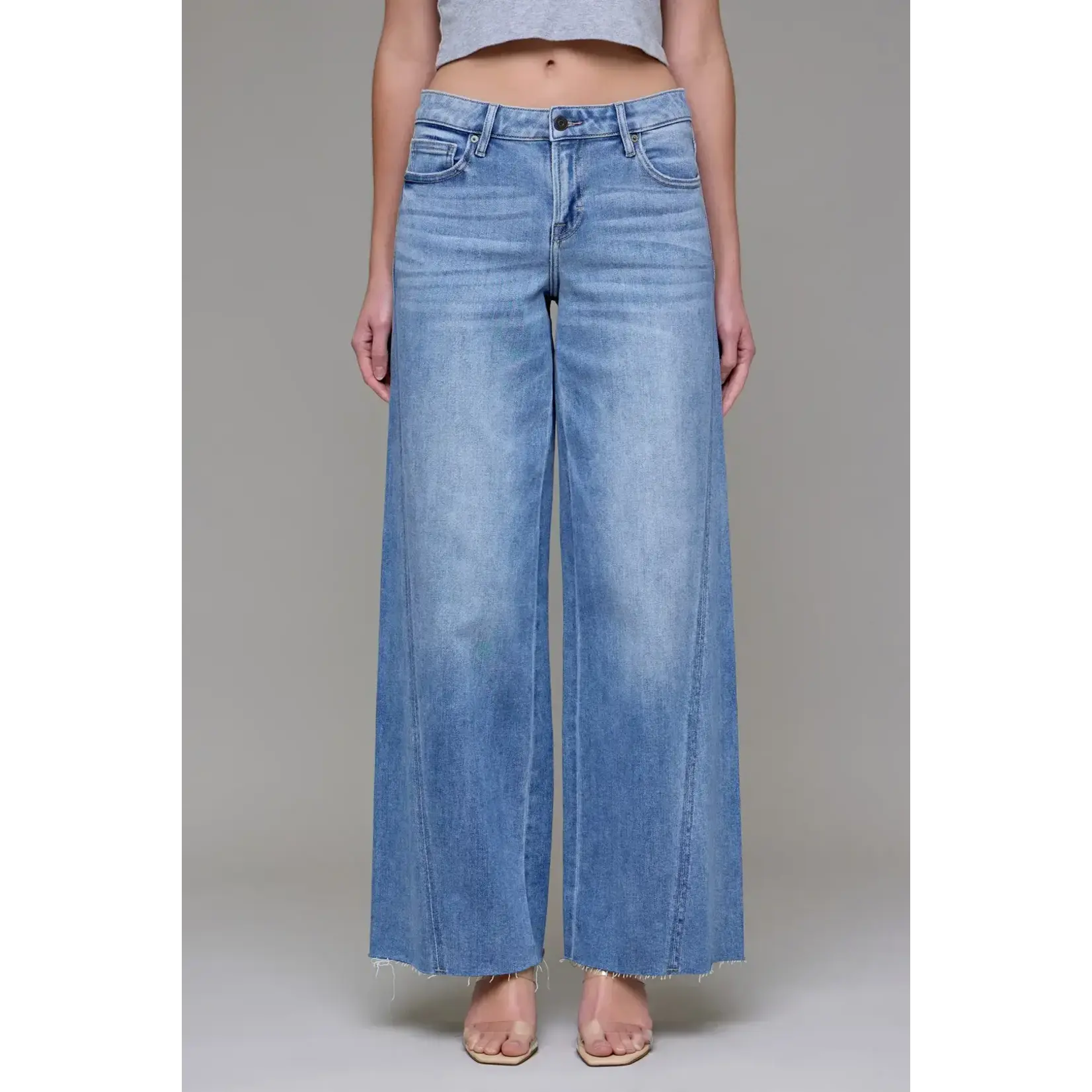 HIDDEN MEDIUM/LIGHT MID RISE WIDE LEG JEANS