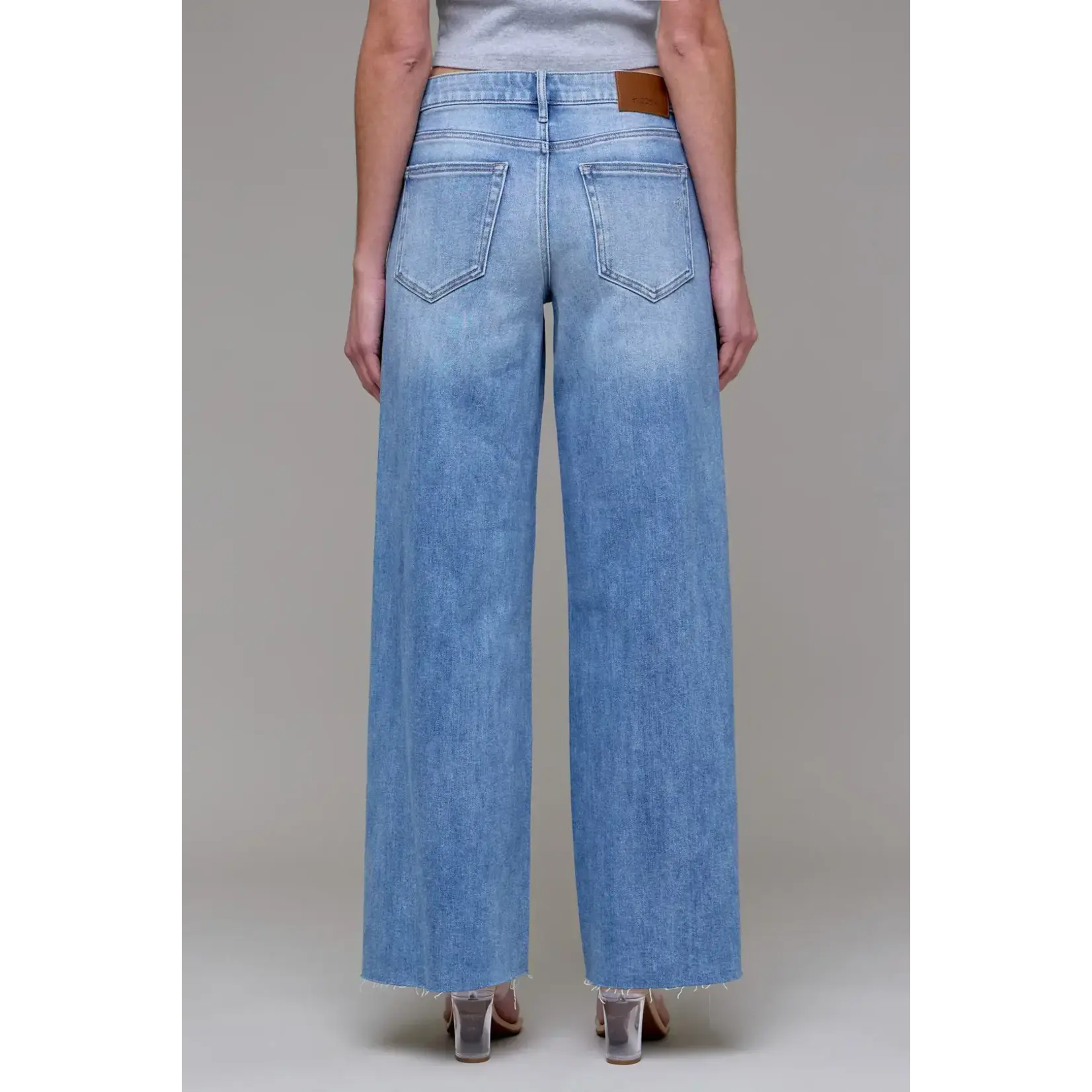 HIDDEN MEDIUM/LIGHT MID RISE WIDE LEG JEANS