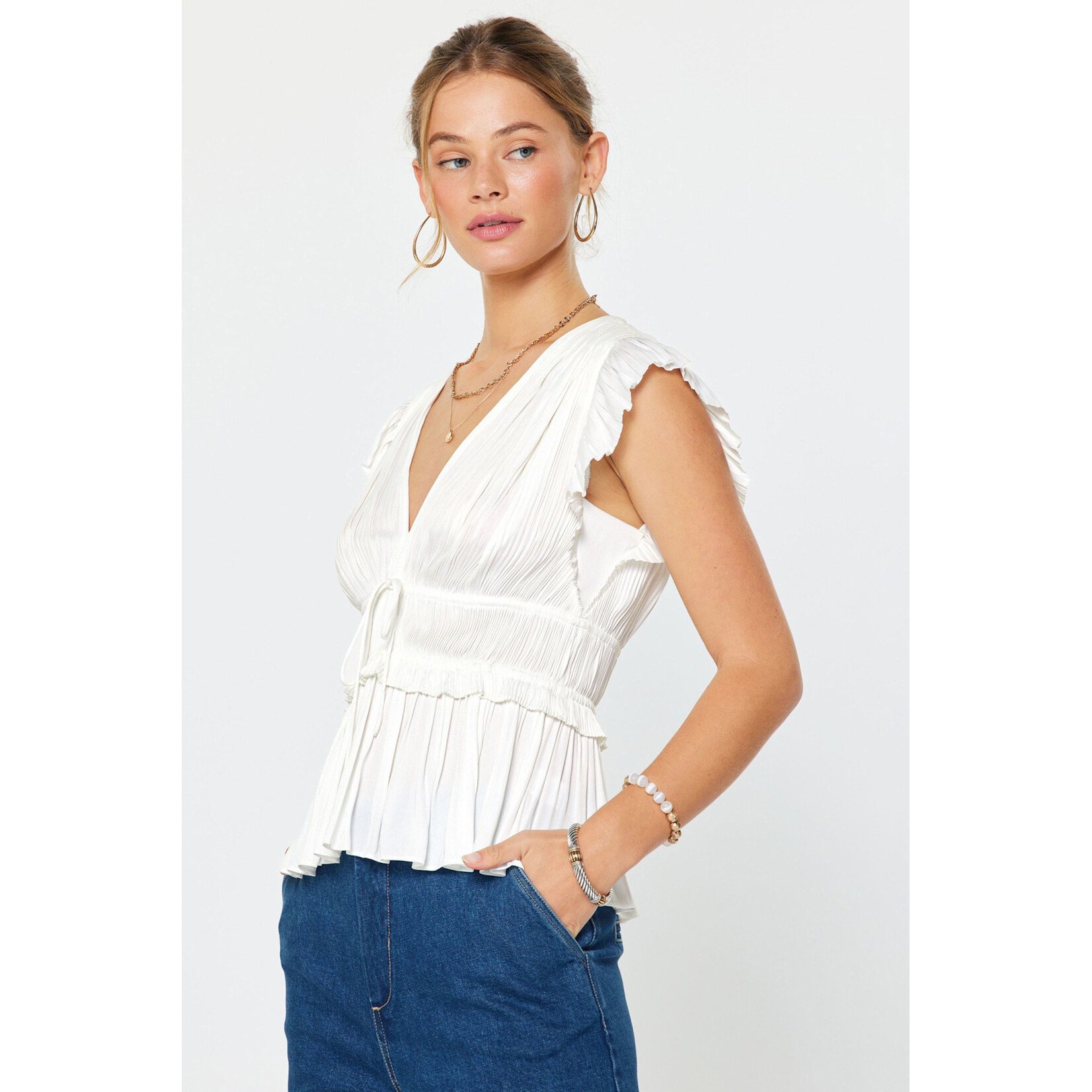 AVAILABLE IN BLACK AND WHITE